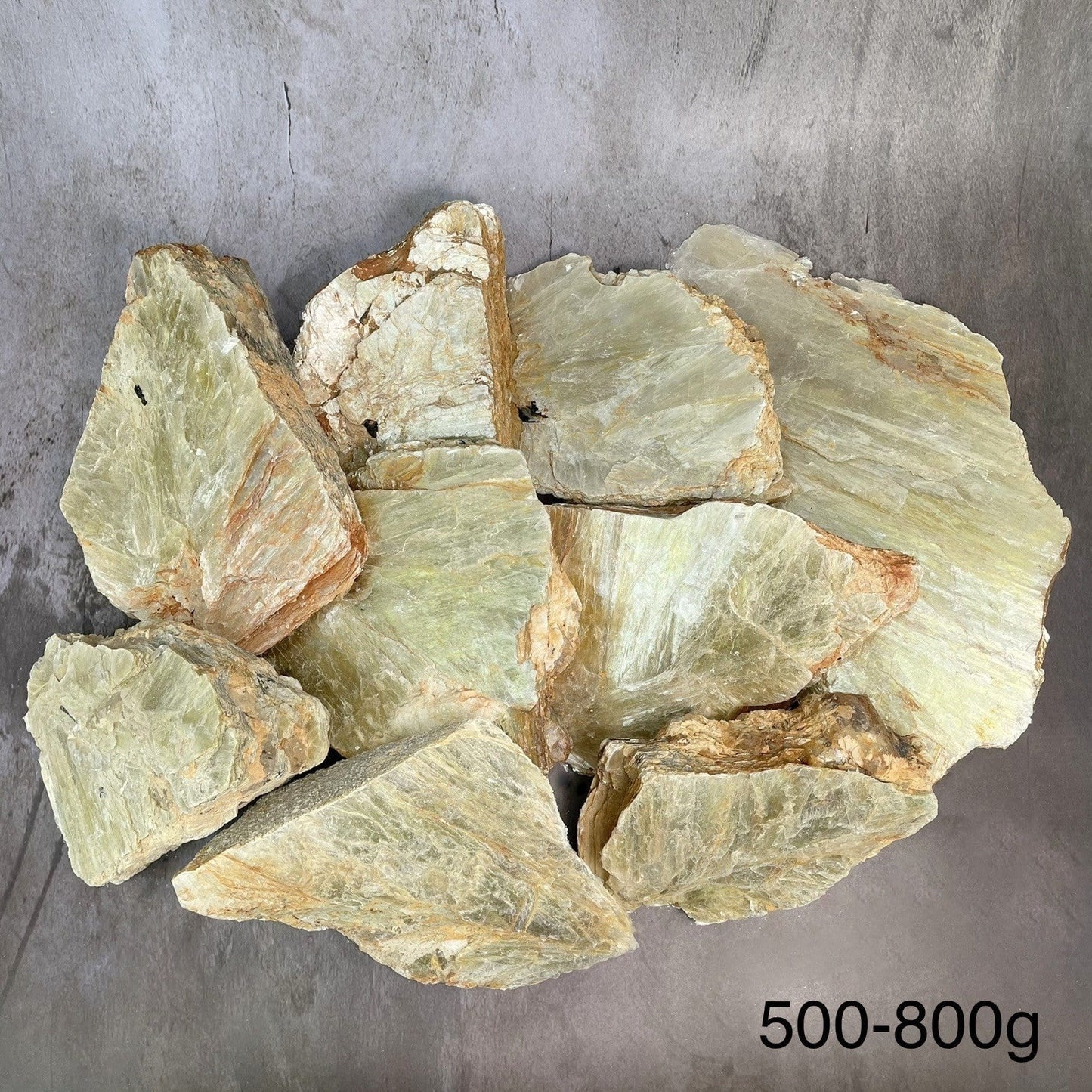 larger mica pieces in a pile