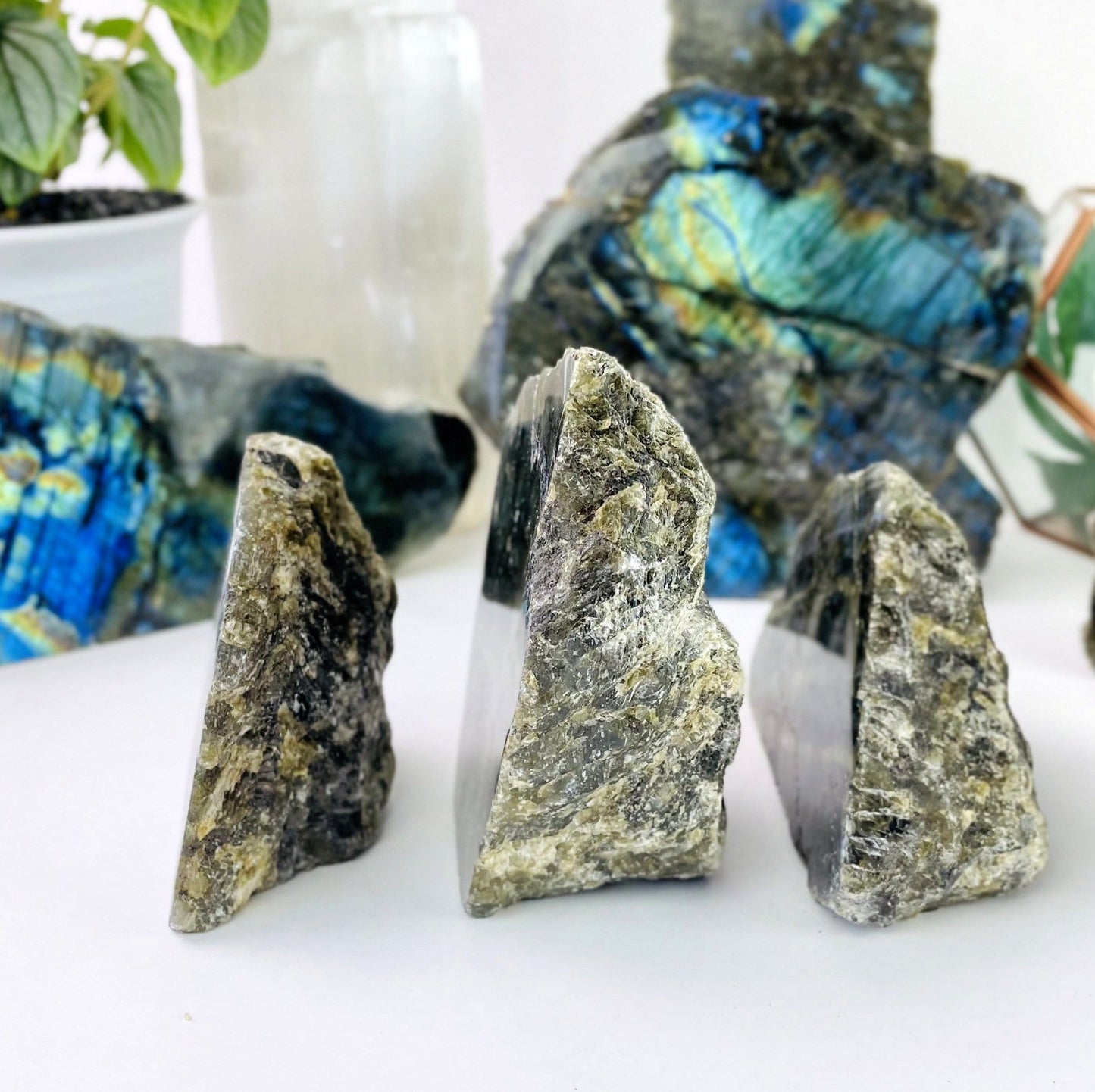side view of labradorite cut base to show rough edges and for thickness reference