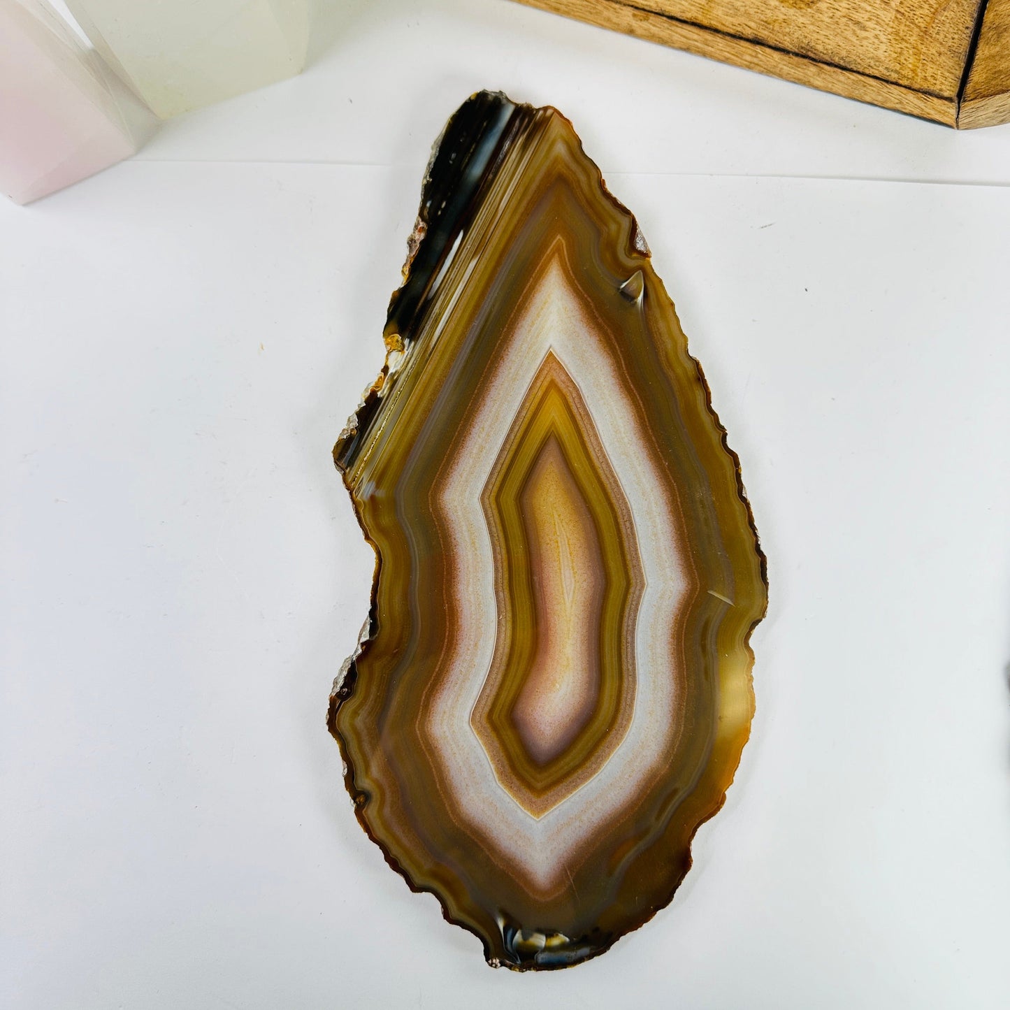agate slices with decorations in the background