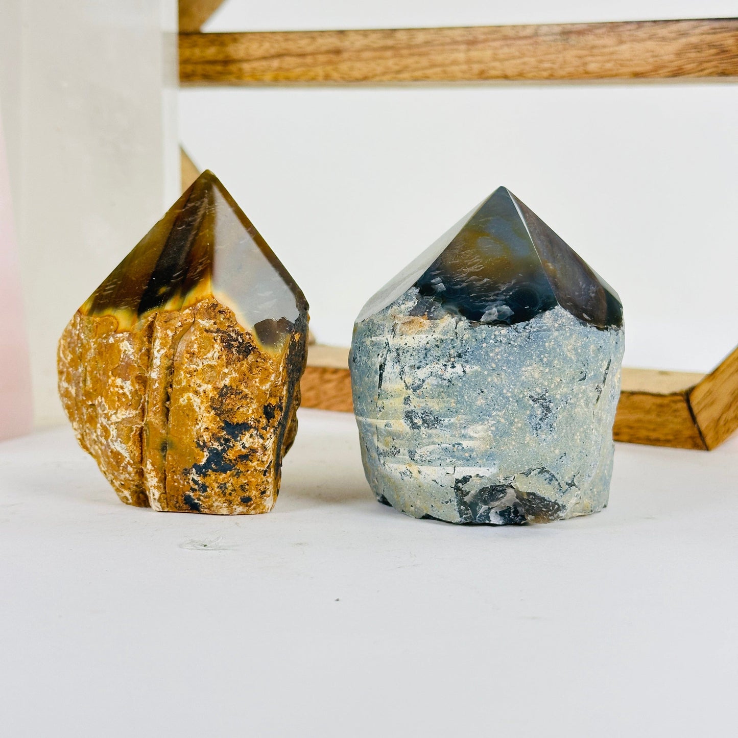 agate with decorations in the background