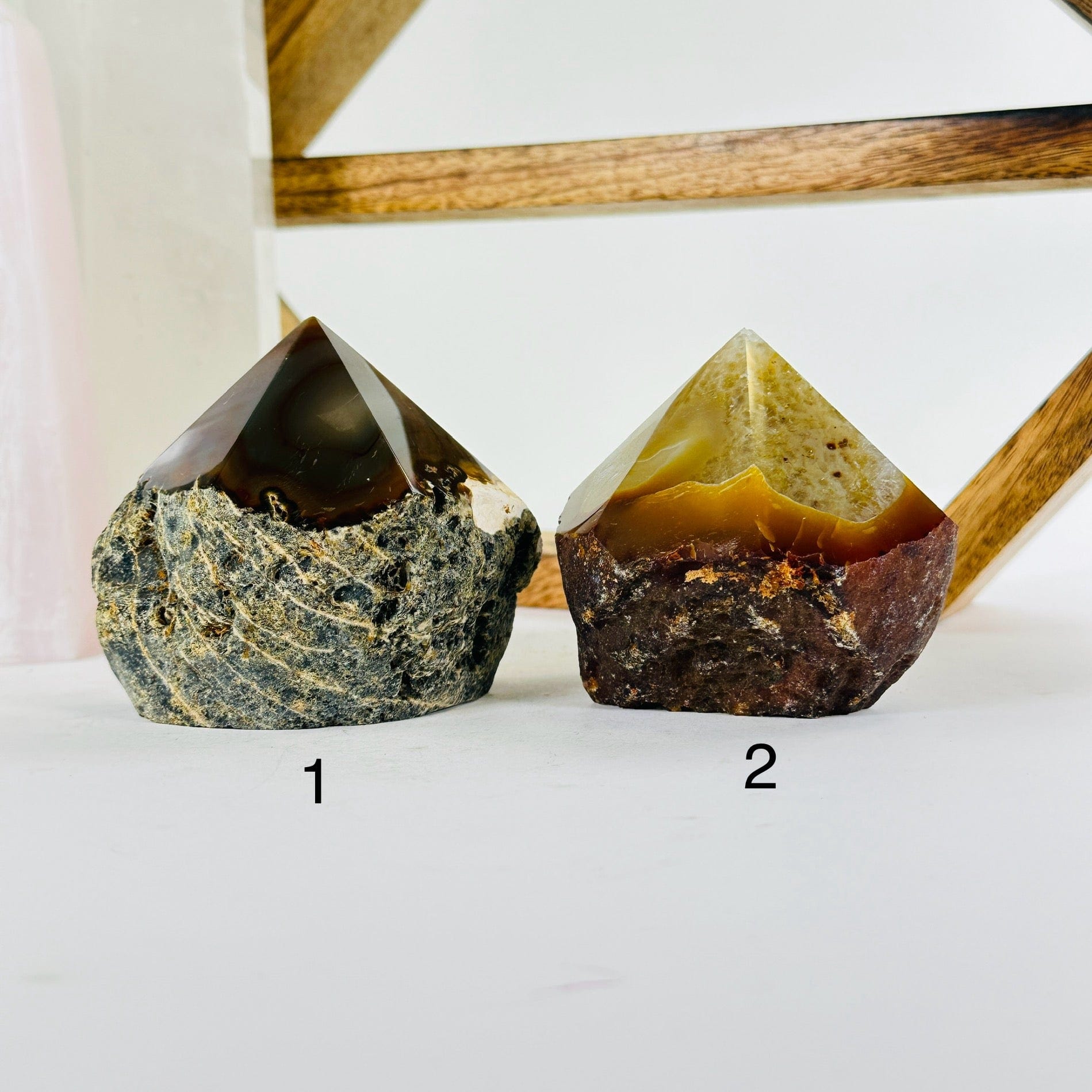 agate with decorations in the background