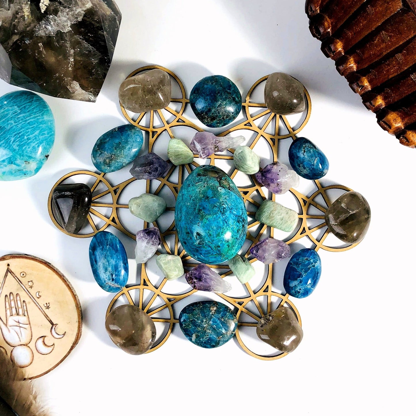 Metatron's Cube Grid displayed with gemstones on it