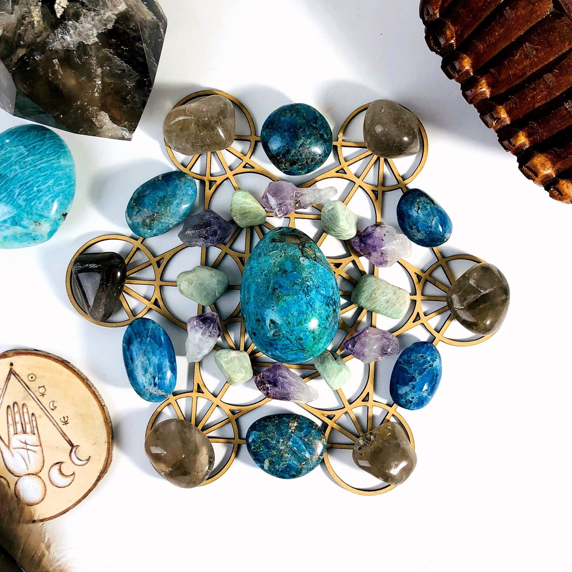 Metatron's Cube Grid displayed with gemstones on it