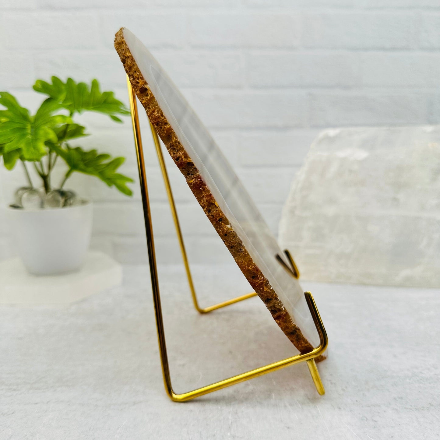 side view to show how the brass holder can hold a slab 