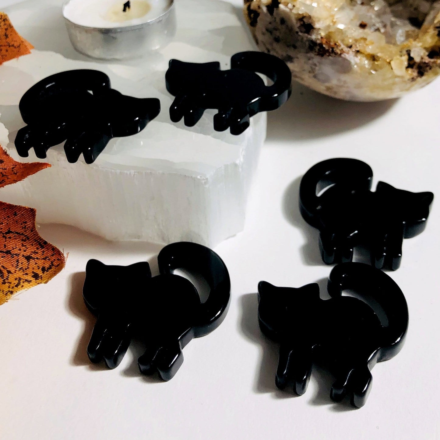 5 Kitty Cabochons with decorations in the background