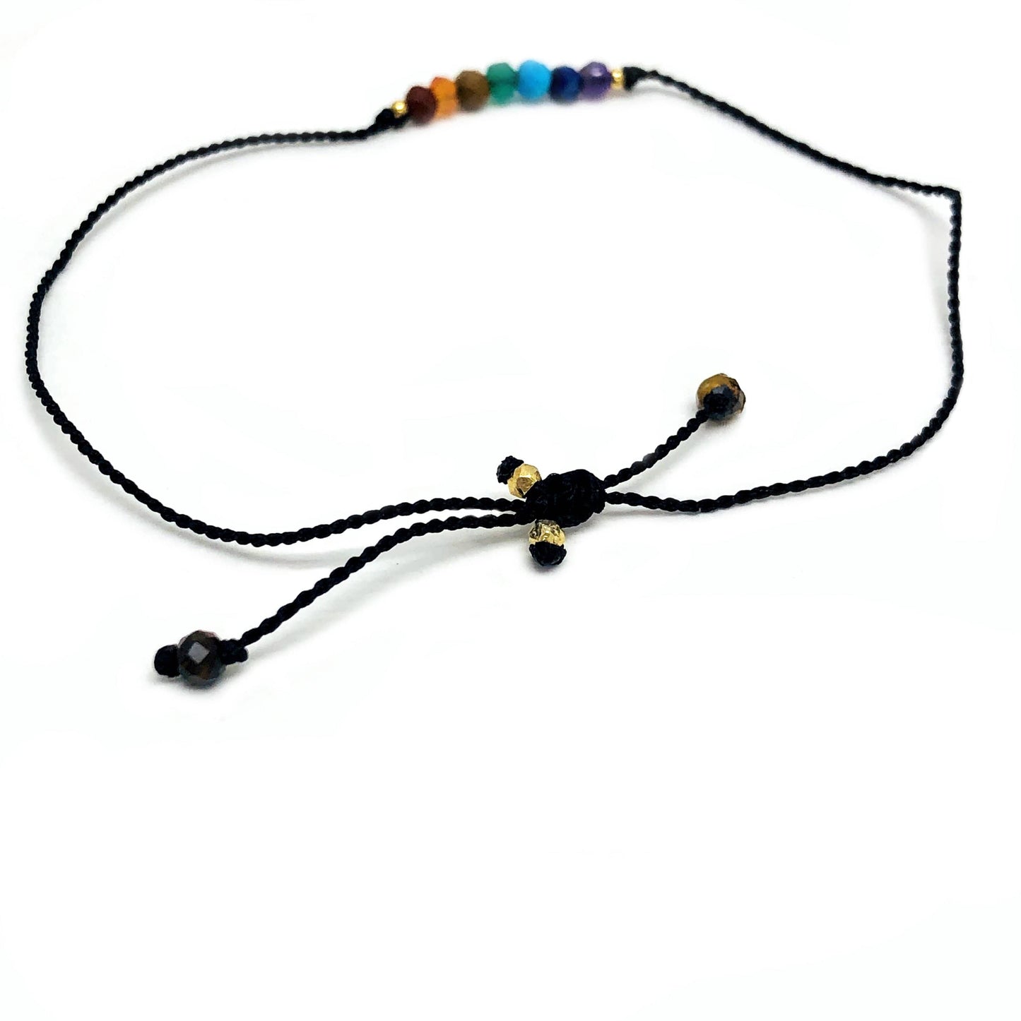 close up of the adjustable pull tie string 