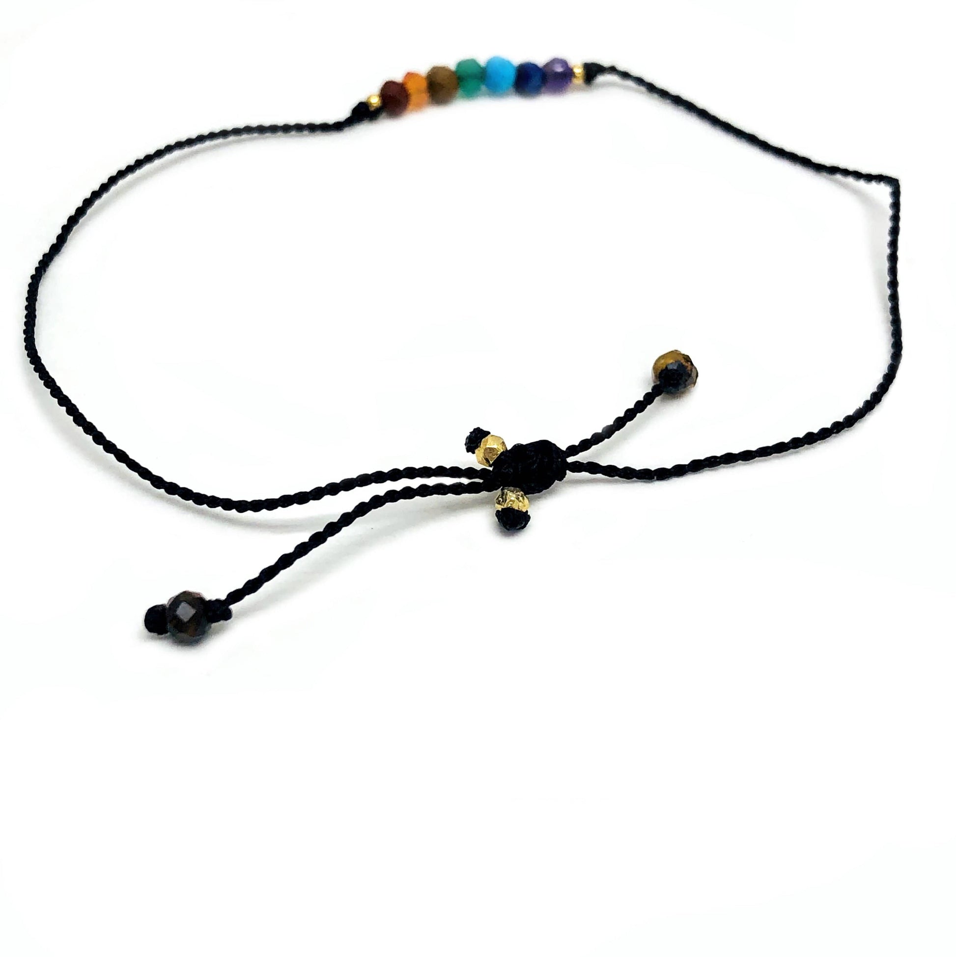 close up of the adjustable pull tie string 