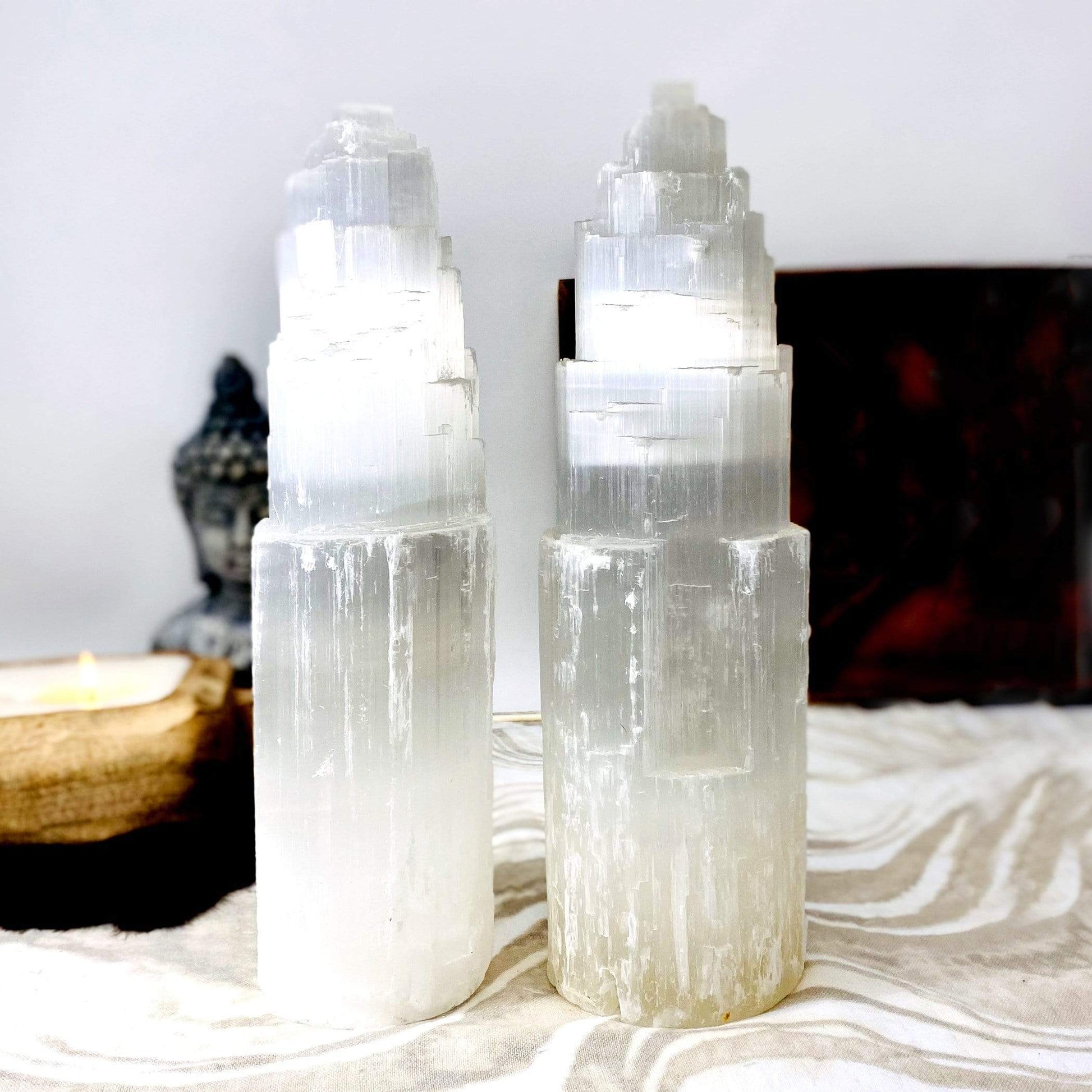 2 selenite lamps side by side.