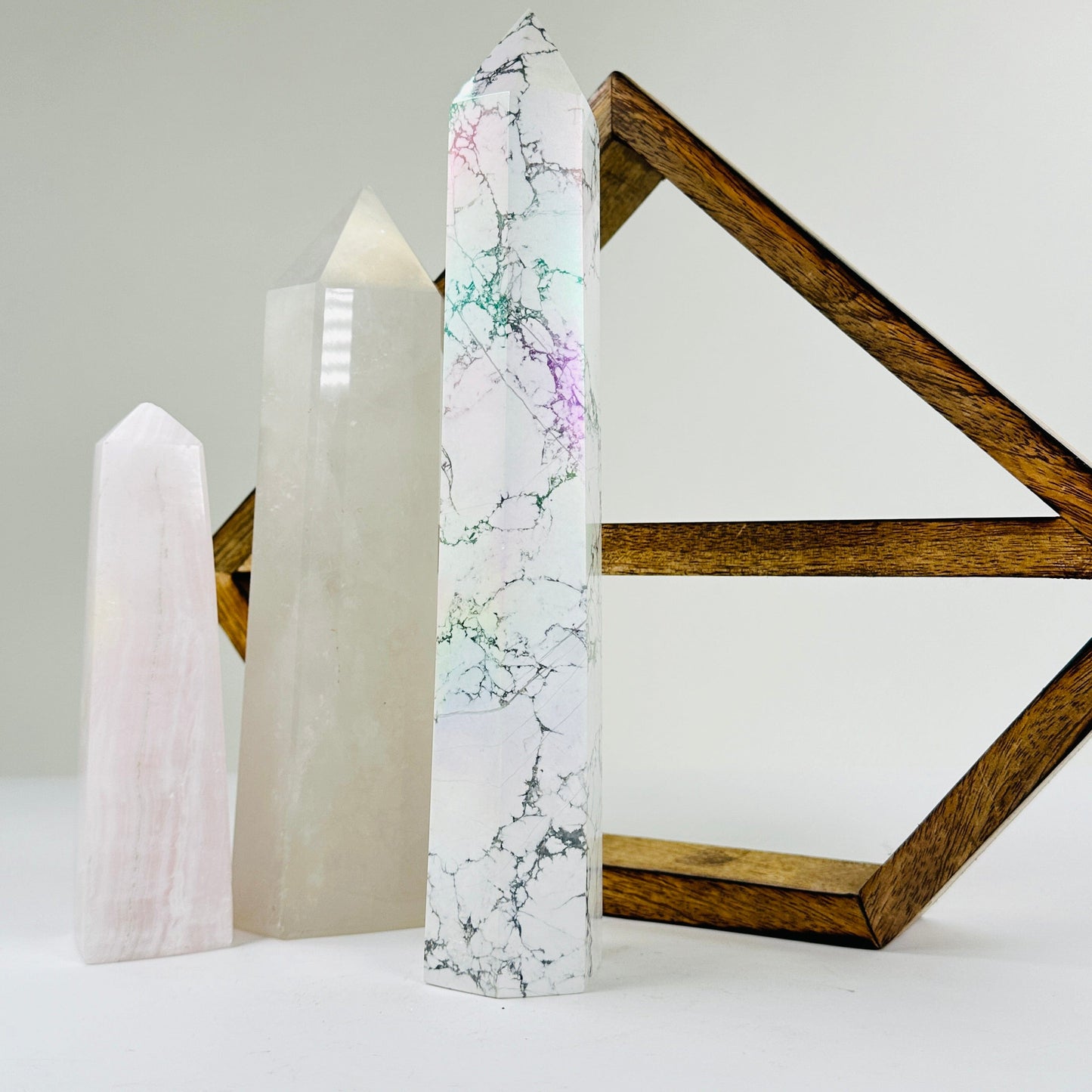 howlite with decorations in the background