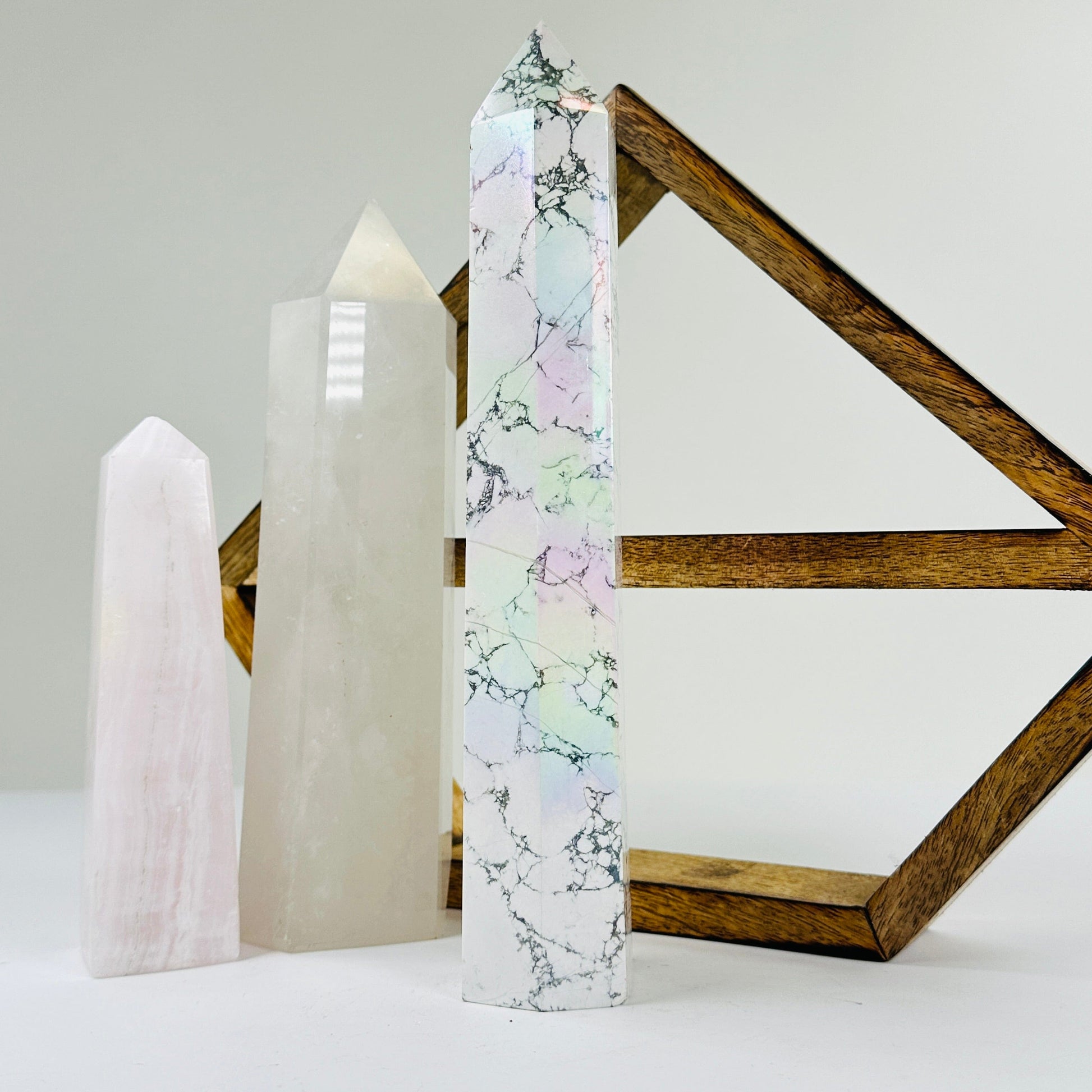 howlite with decorations in the background
