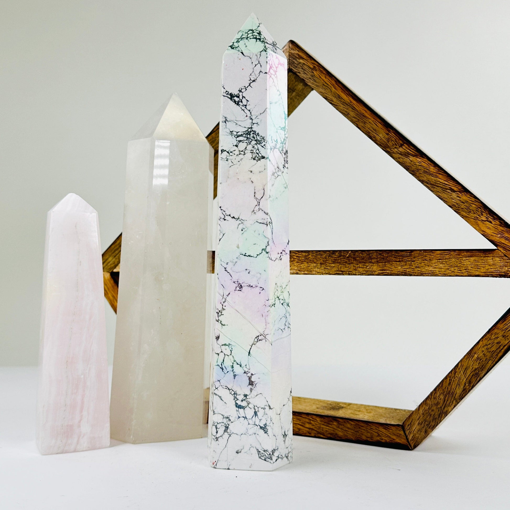 howlite with decorations in the background