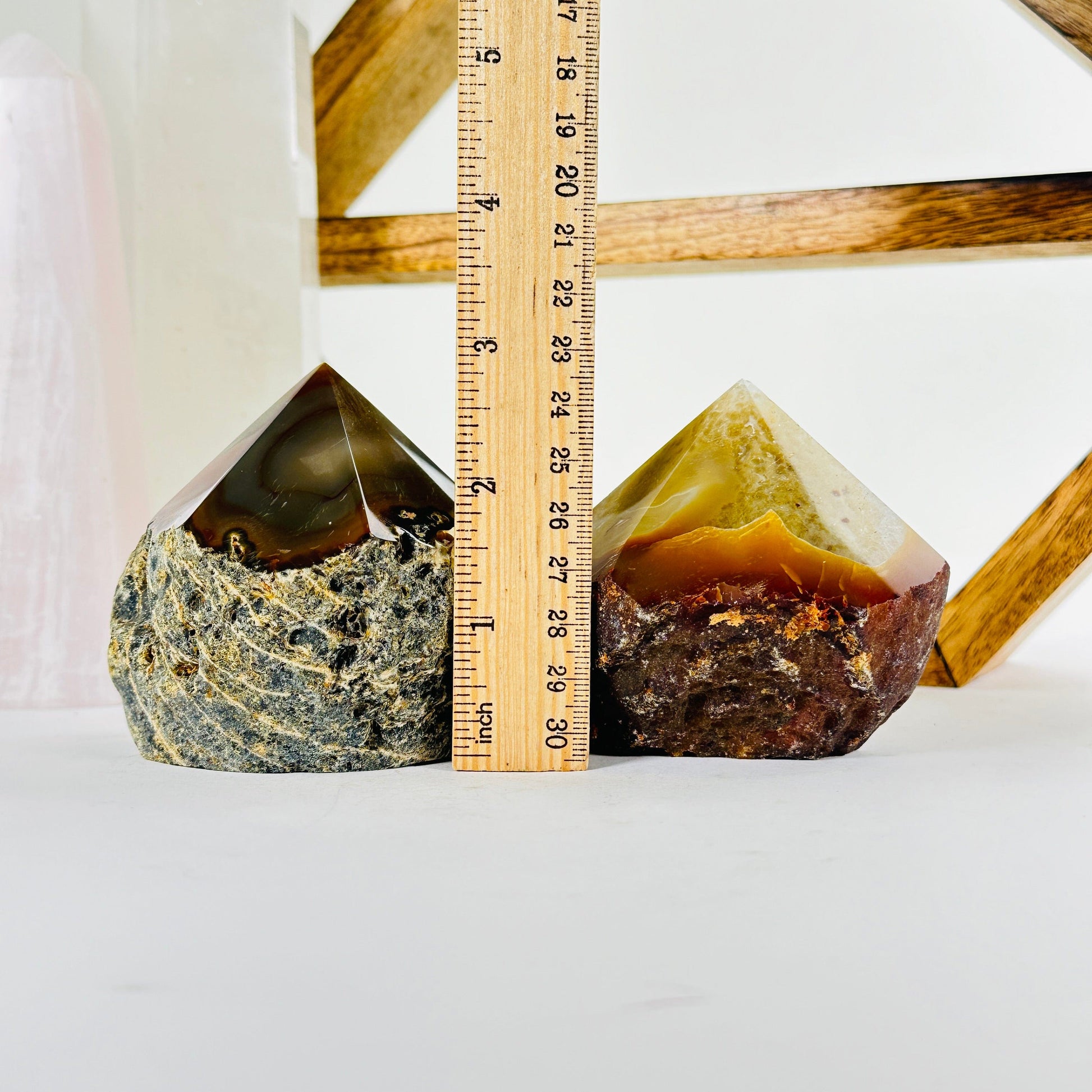 agate with decorations in the background