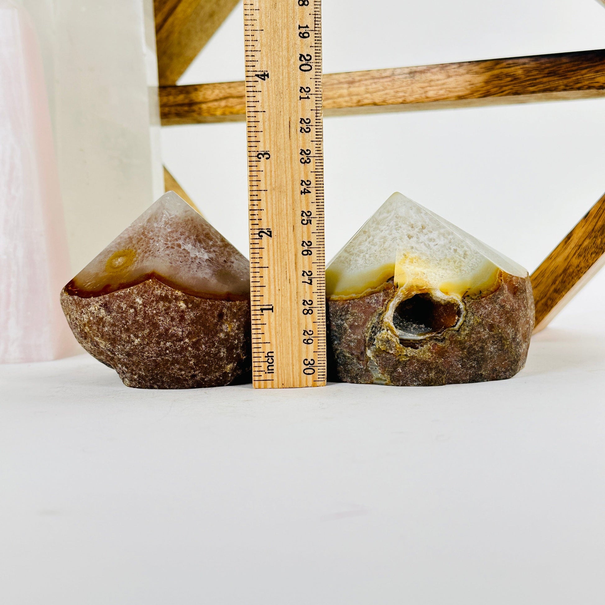 agate with decorations in the background