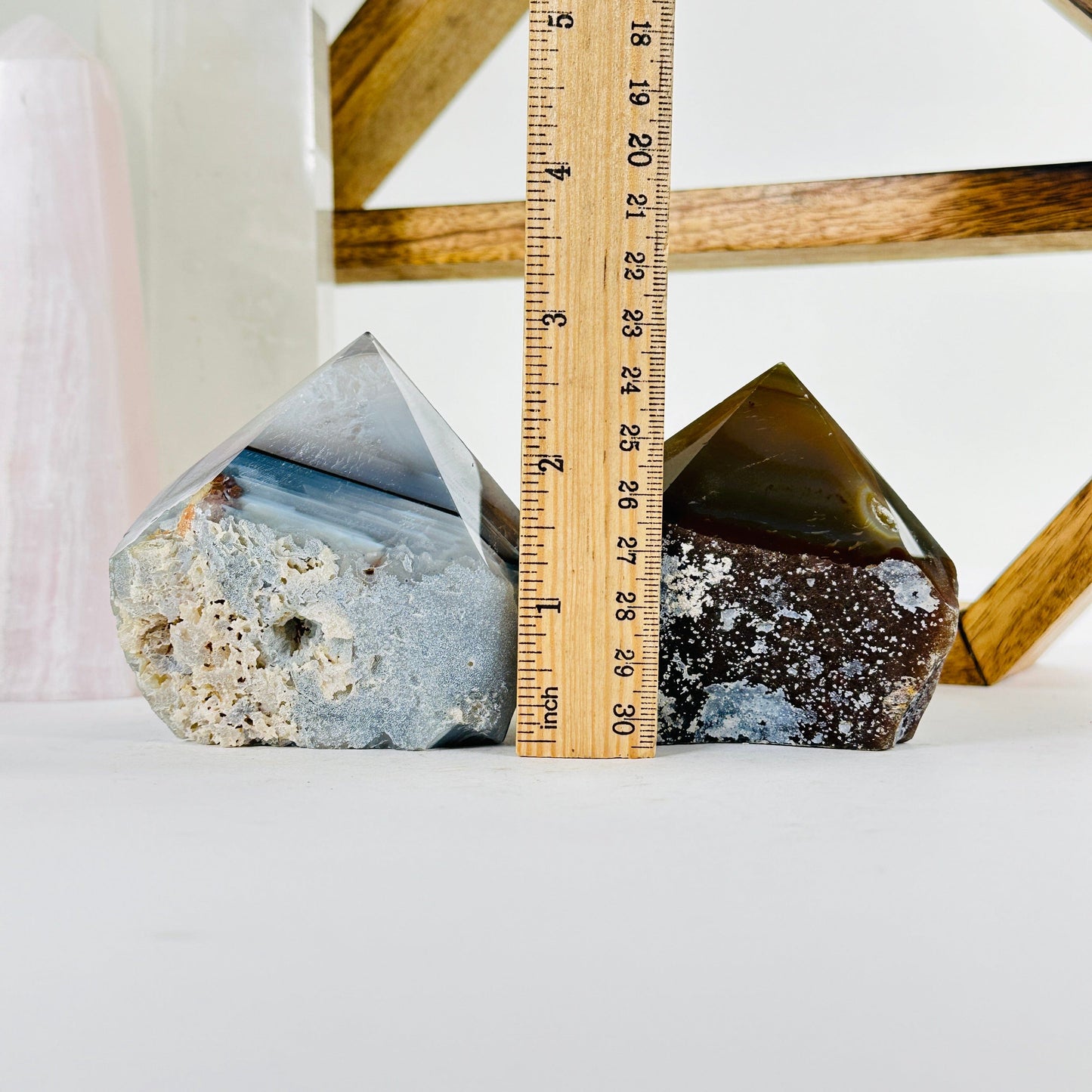 agate with decorations in the background