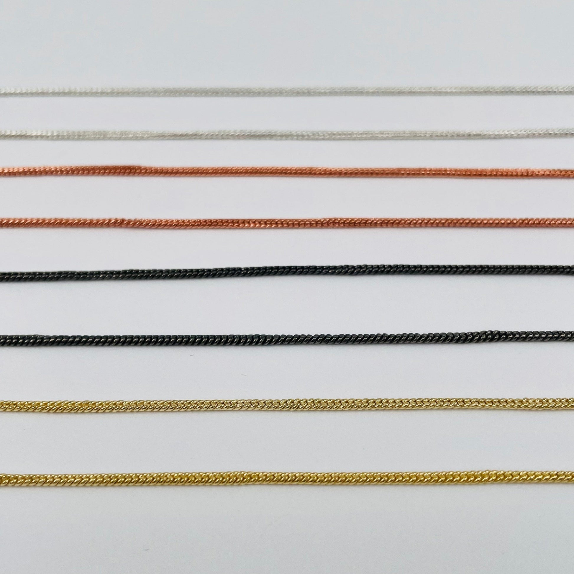 close up of the snake skin link chain necklace 