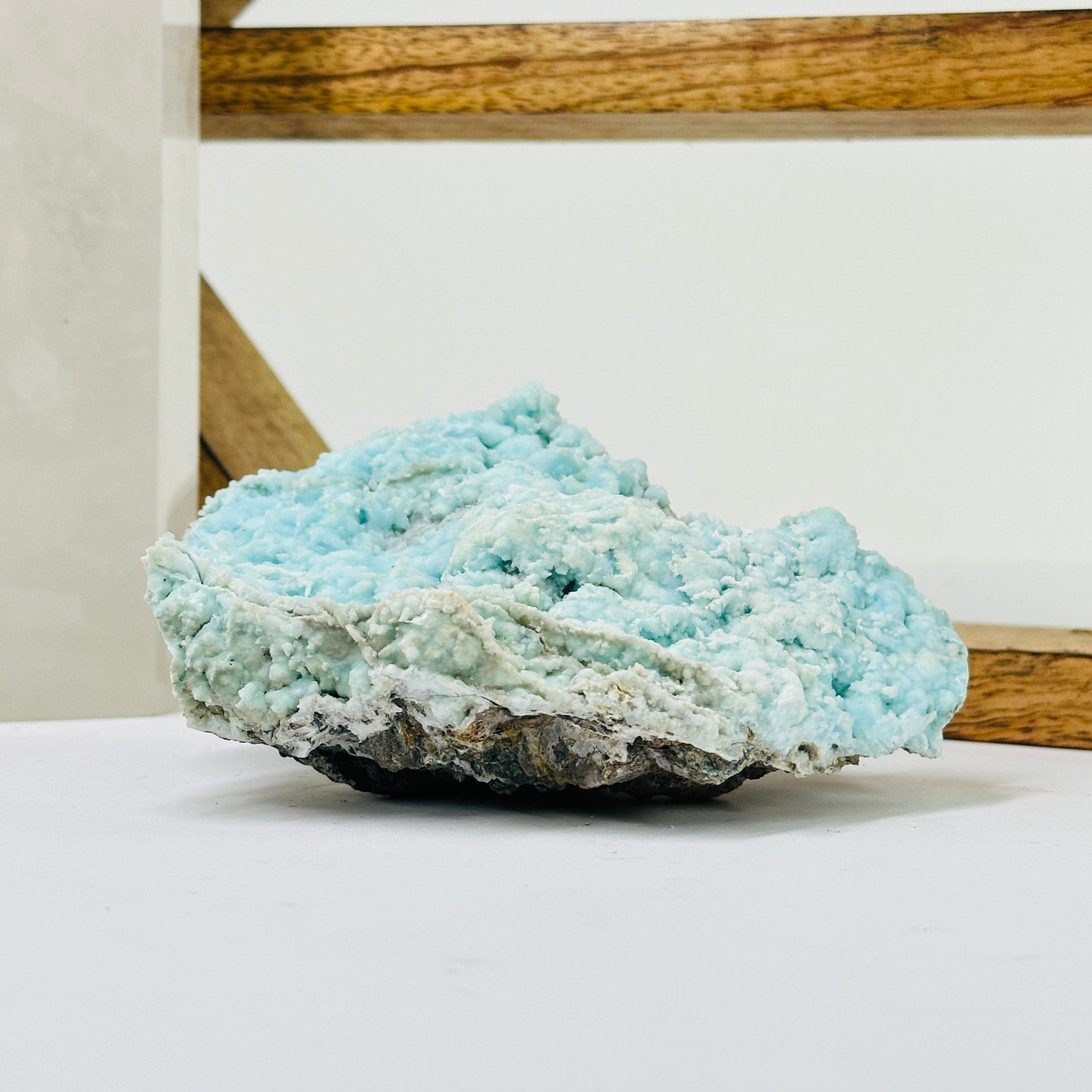 aragonite with decorations in the background