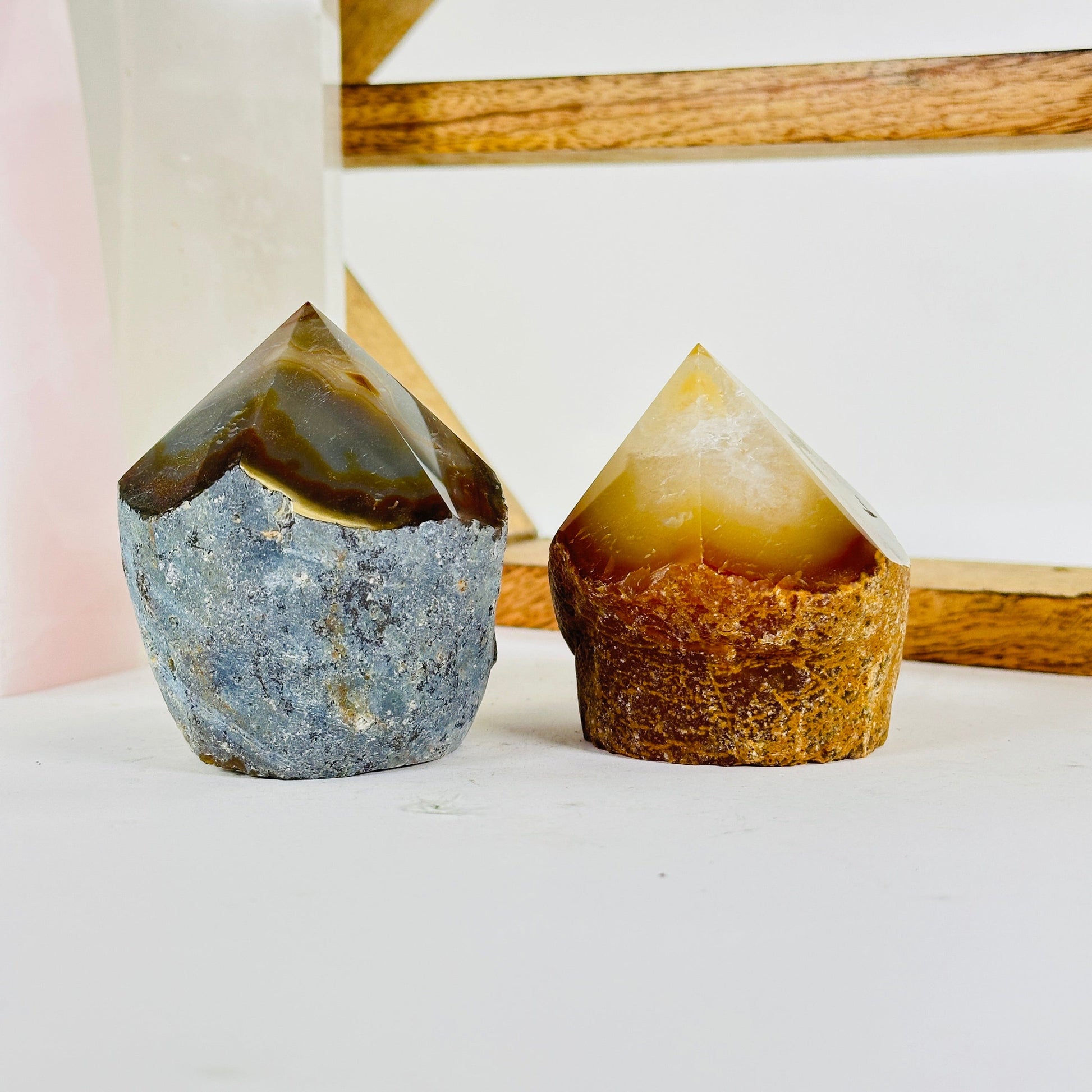 agate with decorations in the background
