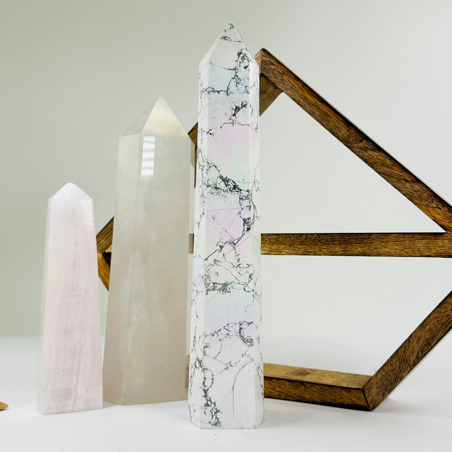 howlite with decorations in the background