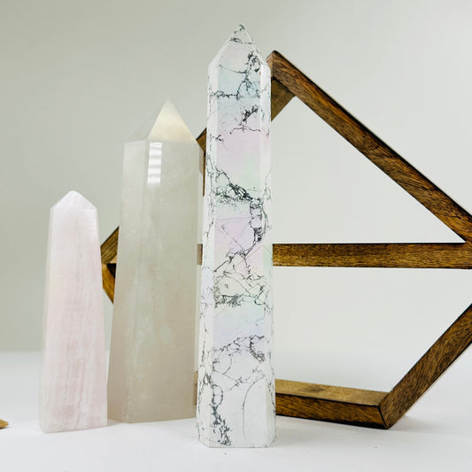 howlite with decorations in the background