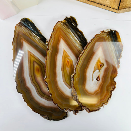 agate slices with decorations in the background