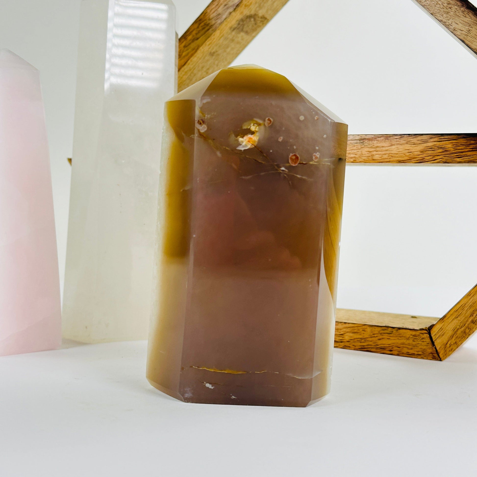 agate with decorations in the background