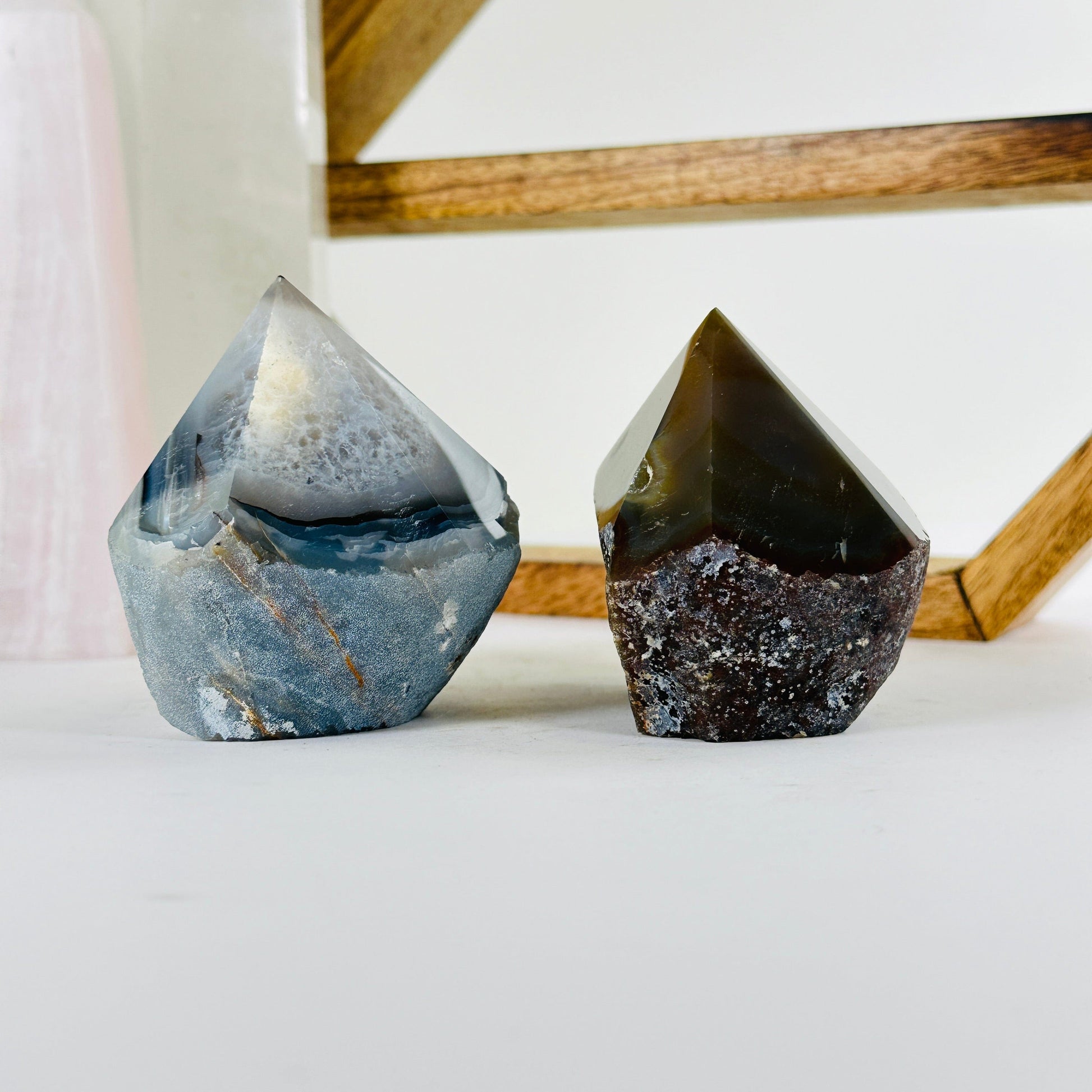 agate with decorations in the background
