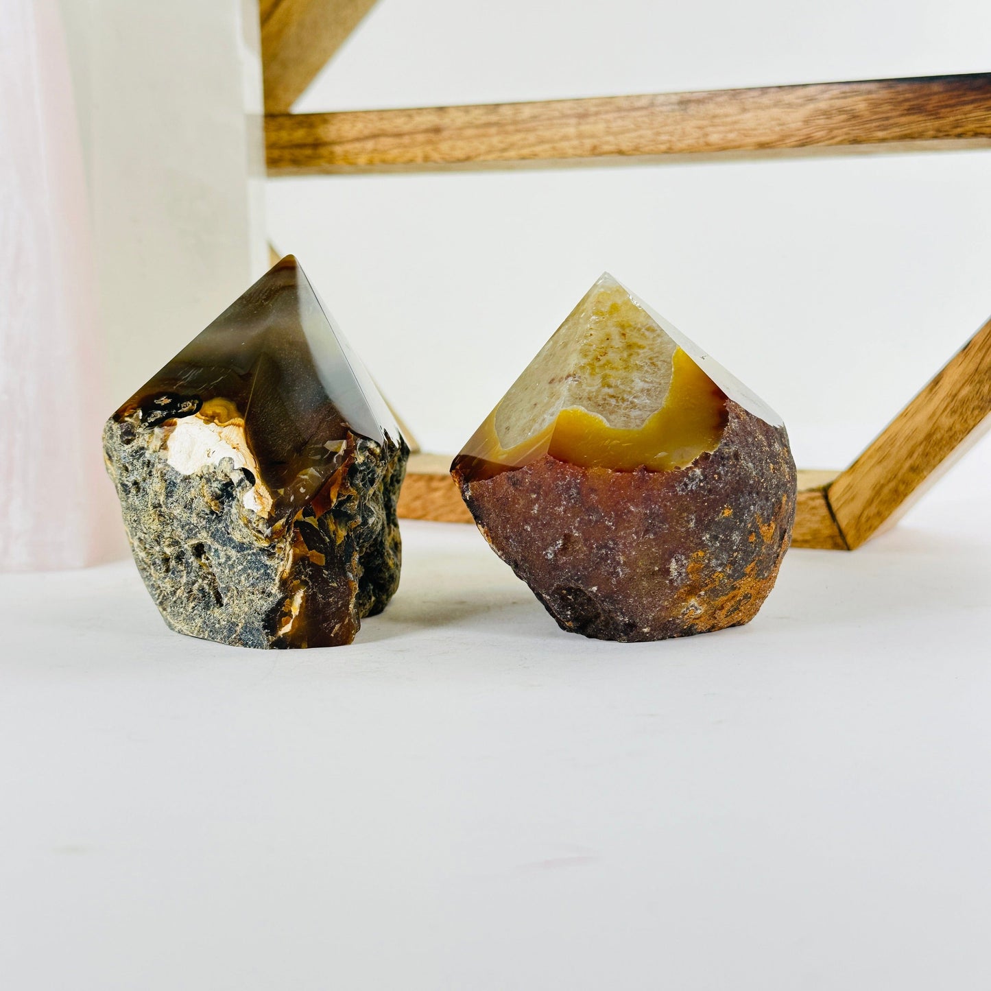 agate with decorations in the background