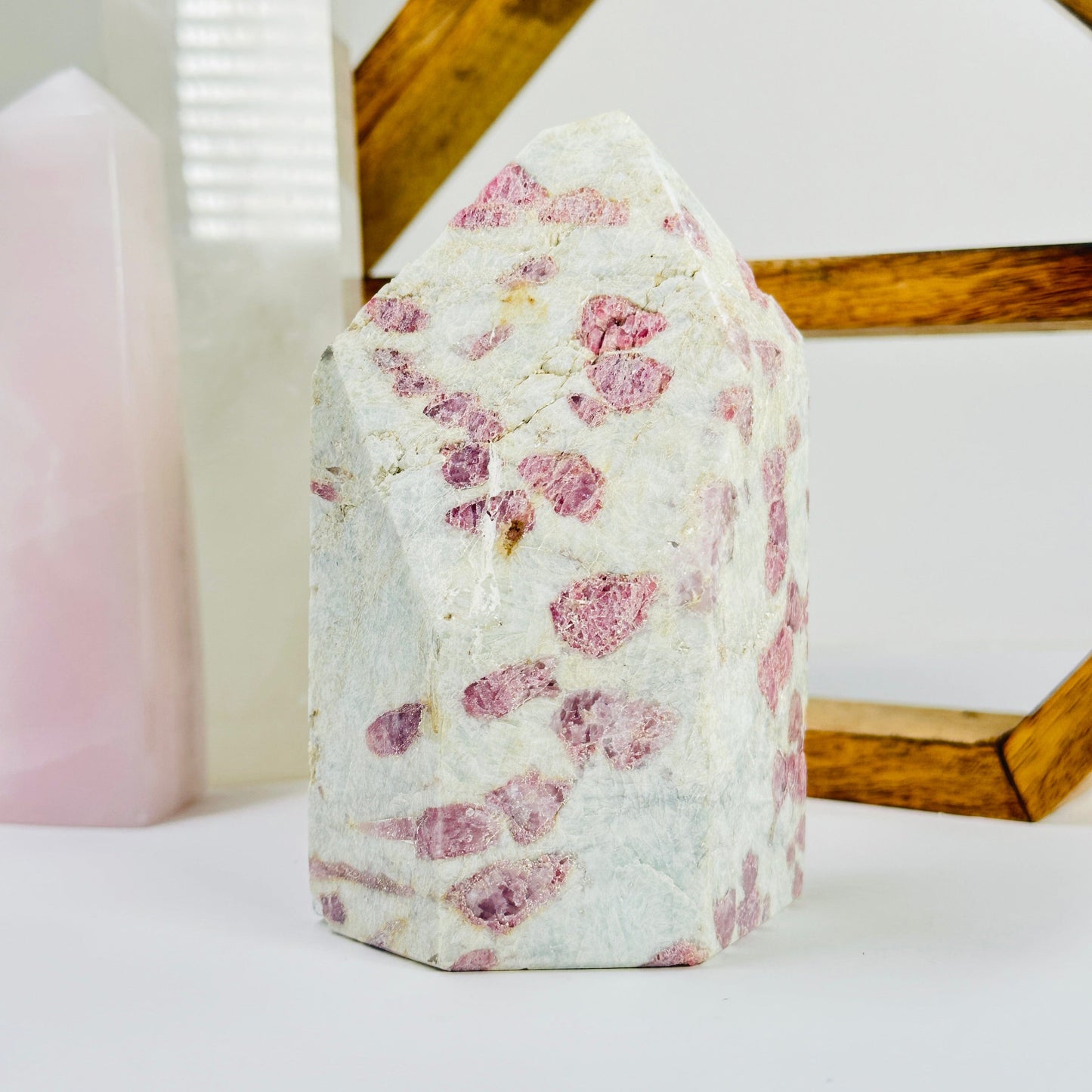 tourmaline point with decorations in the background