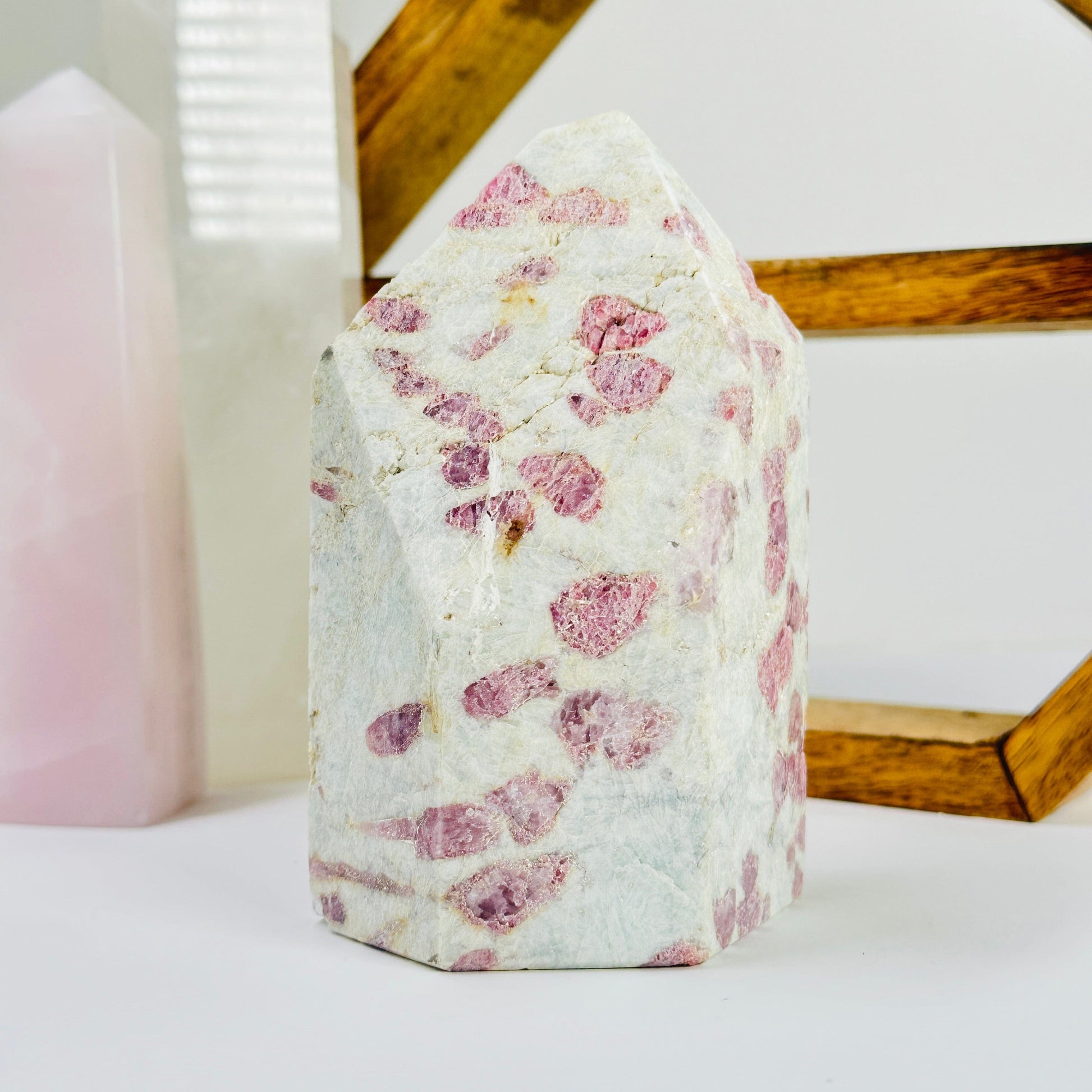 tourmaline point with decorations in the background