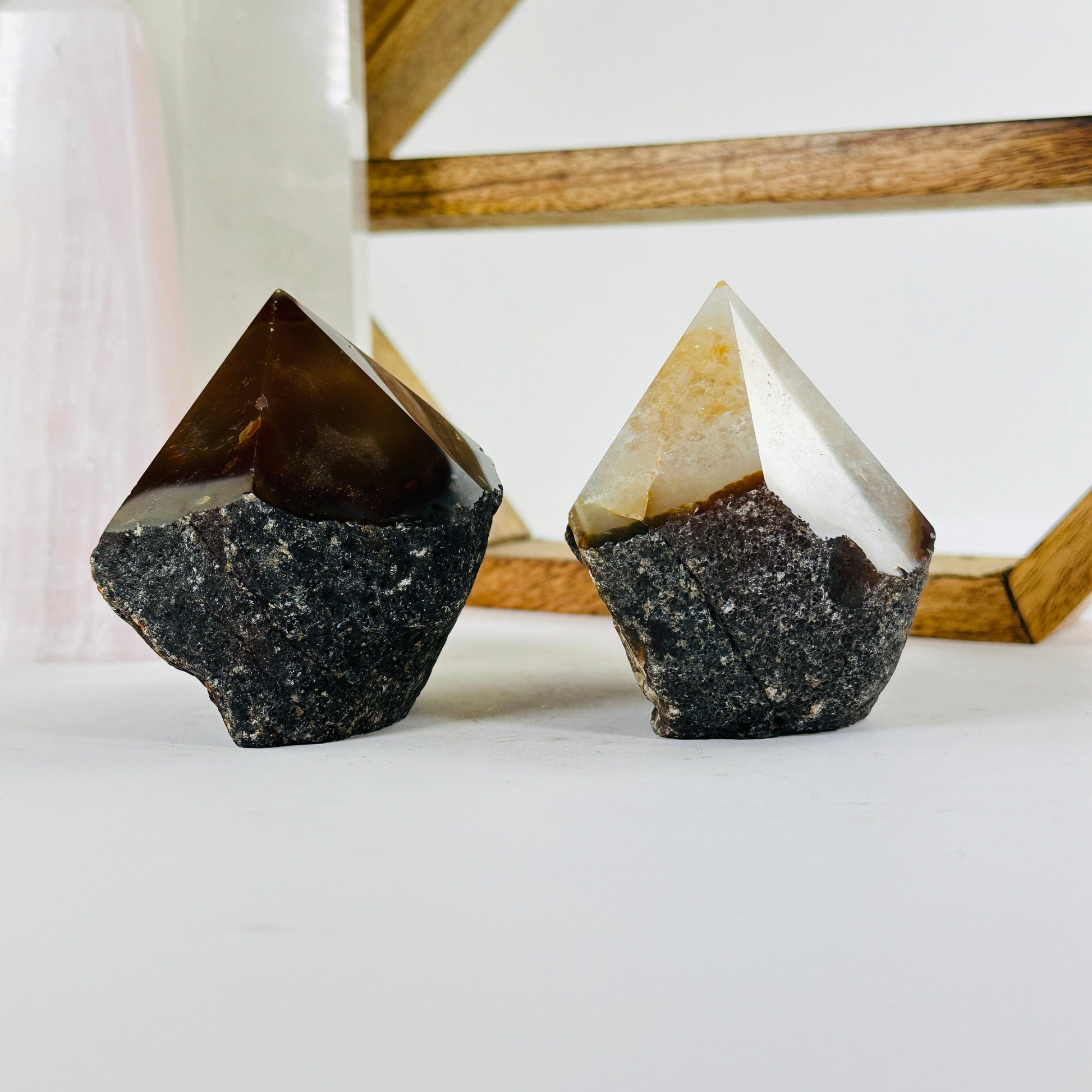 agate with decorations in the background