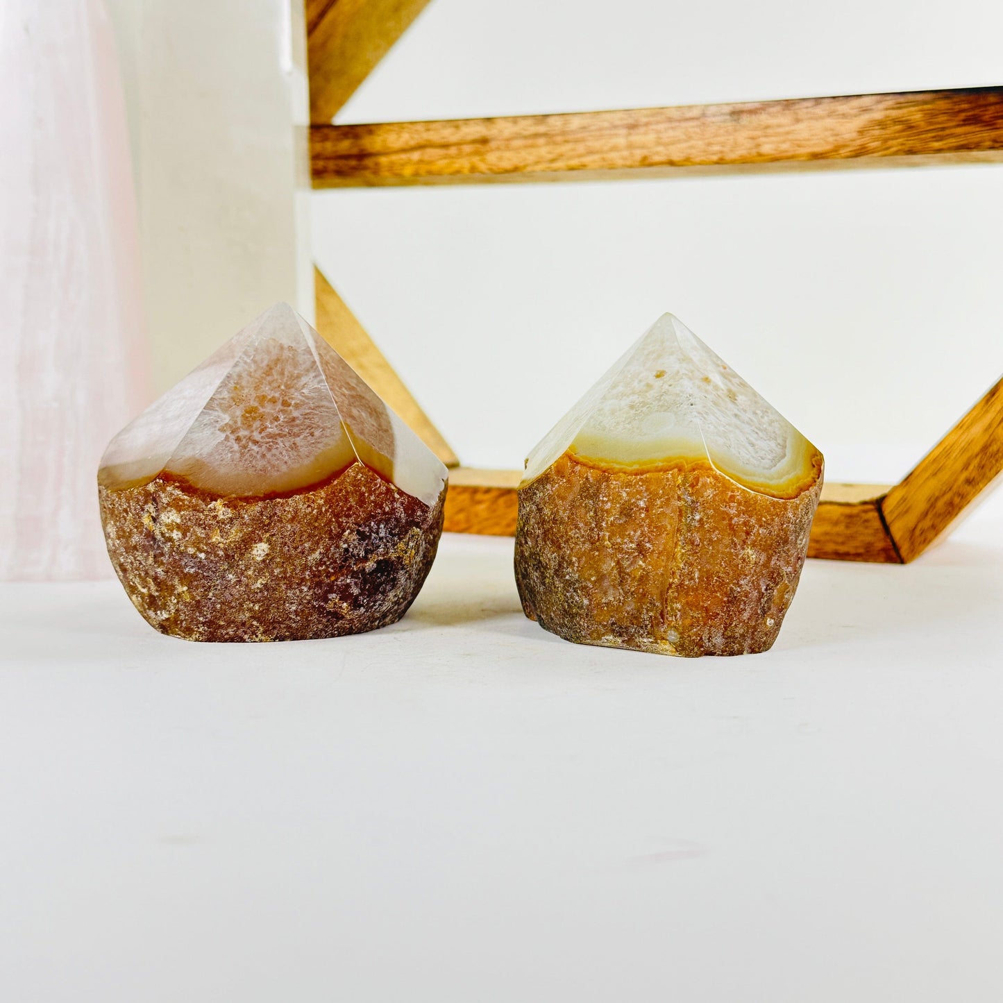 agate with decorations in the background