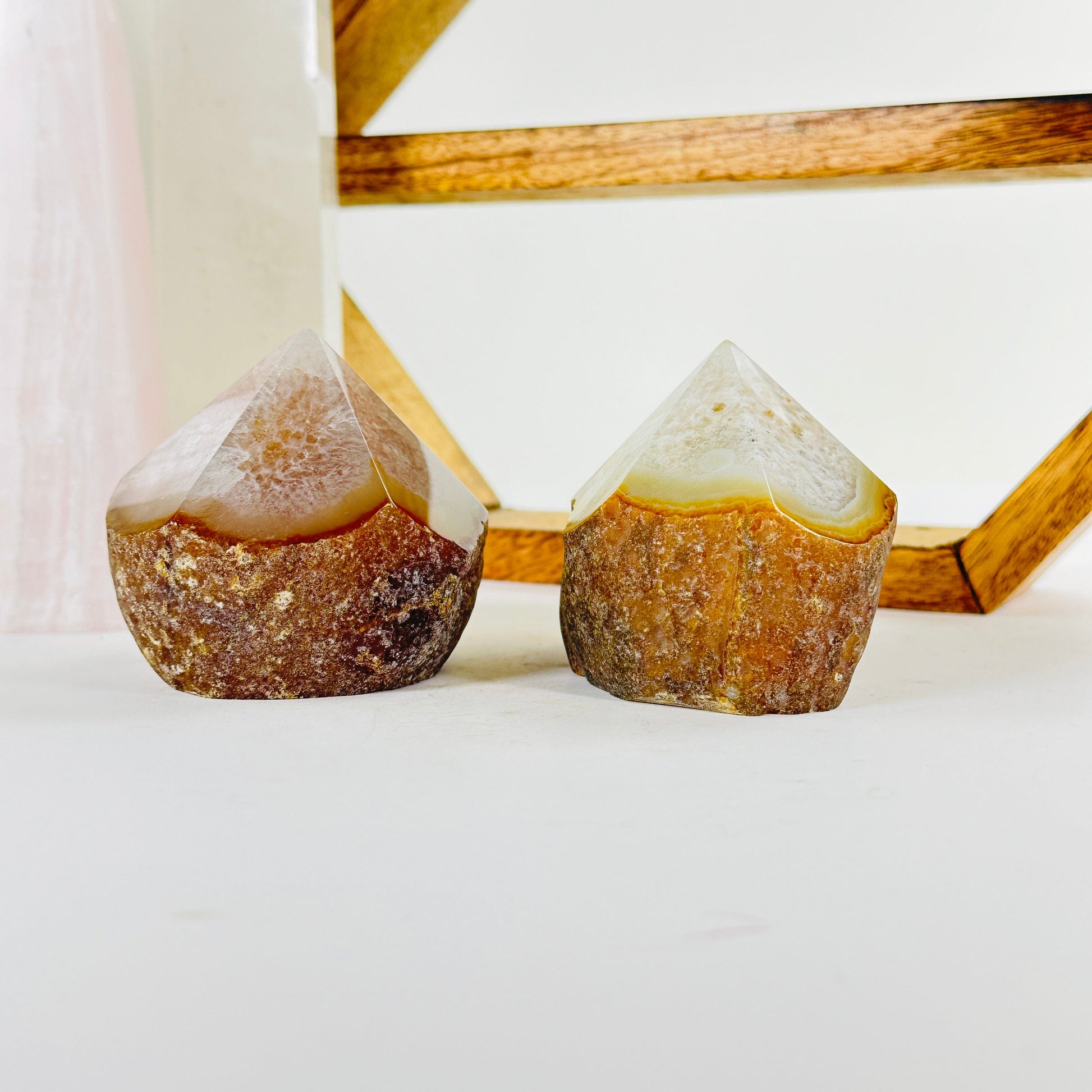 agate with decorations in the background