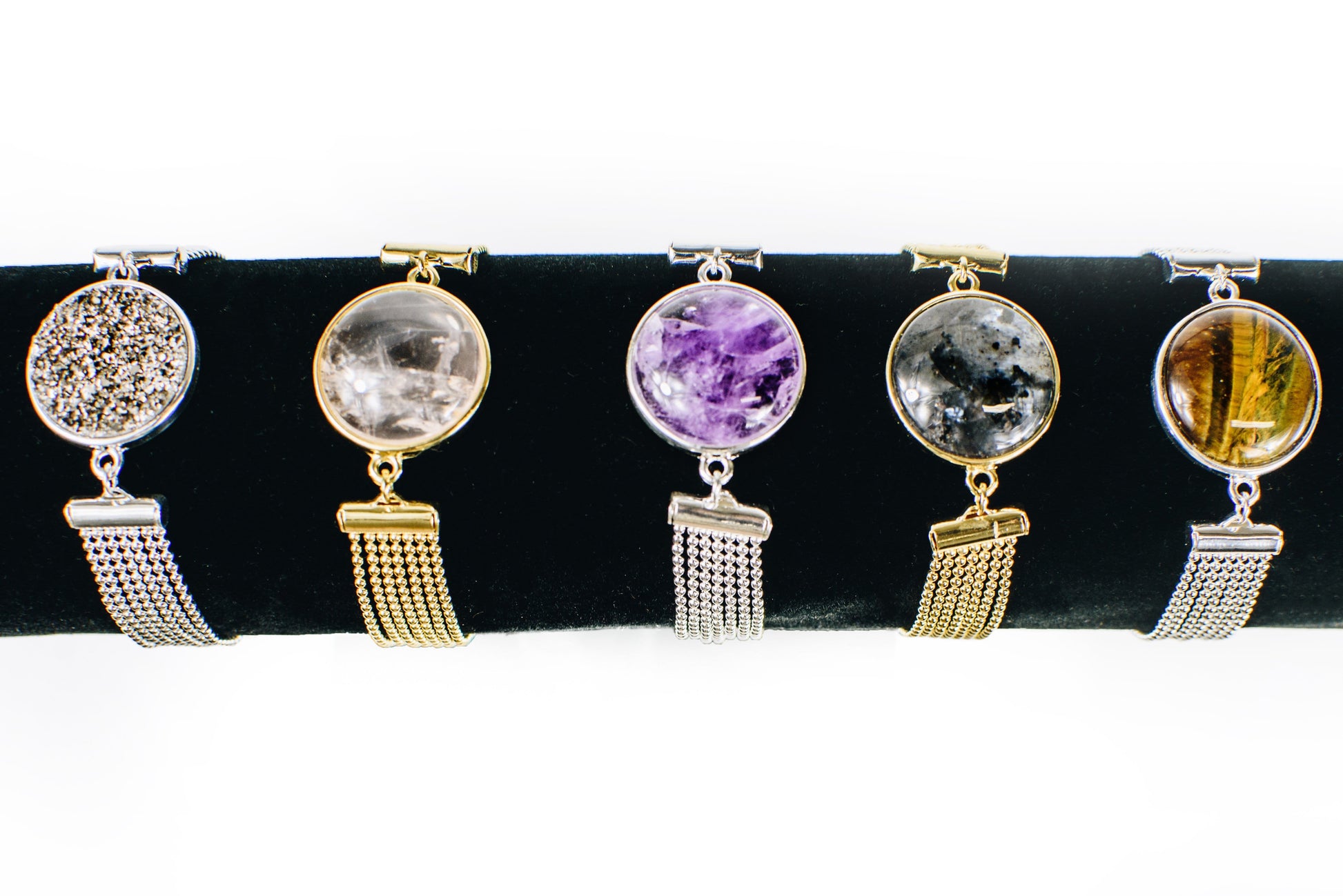 ROUND Gemstone Bracelet in Electroplated 24k Gold/Silver with Star Accent on the chain GEMSTONES AVAILABLE ARE: - Tigers Eye (in both silver/gold plating) - Rose Quartz (in both silver/gold plating) - Labradorite (in both silver/gold plating) - Goldstone (in both silver/gold plating) - Rutilated Quartz (in both silver/gold plating) - Amethyst (in both silver/gold plating) - Platinum Titanium (in both silver/gold plating) - Black Diamond Titanium (in both silver/gold plating)
