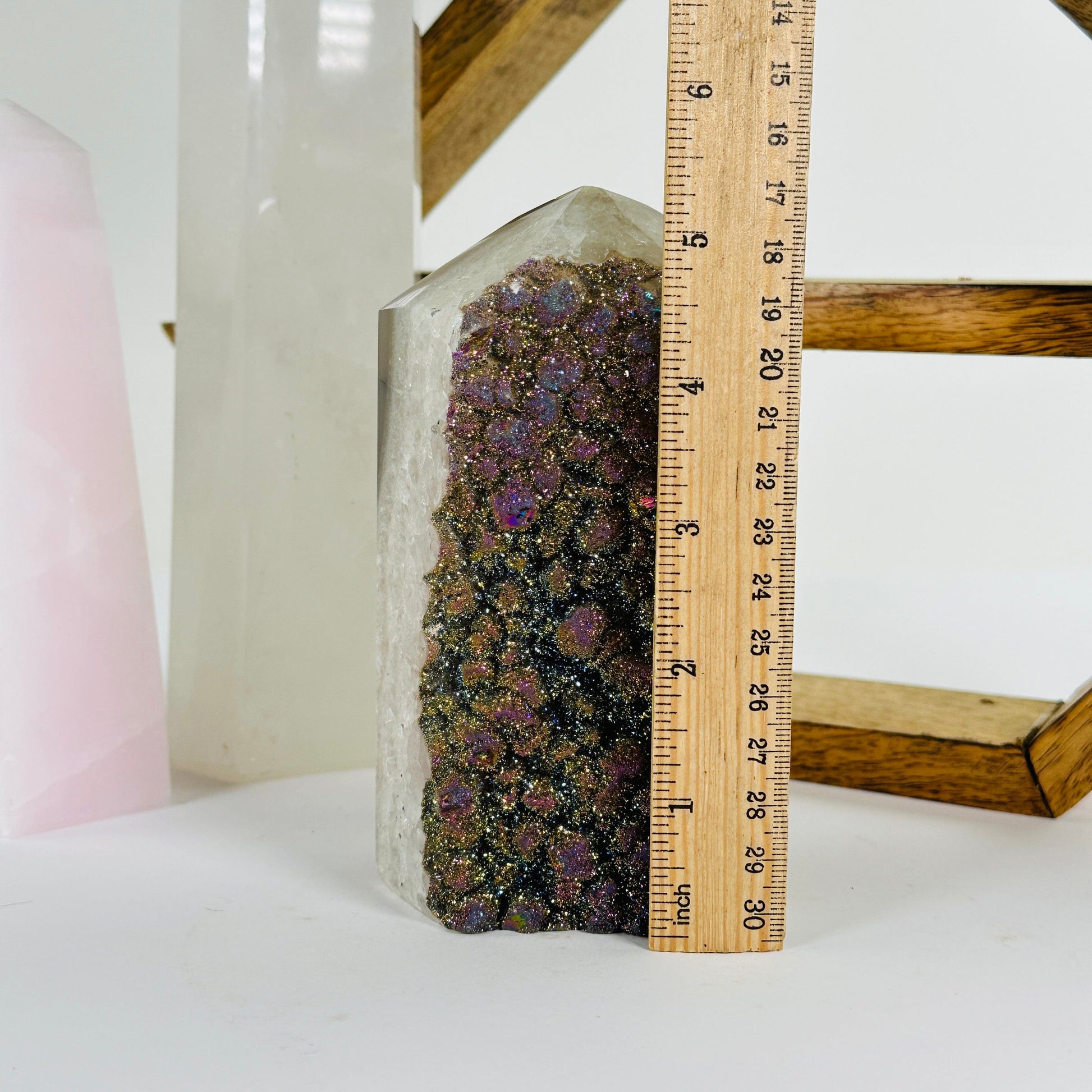 agate with decorations in the background