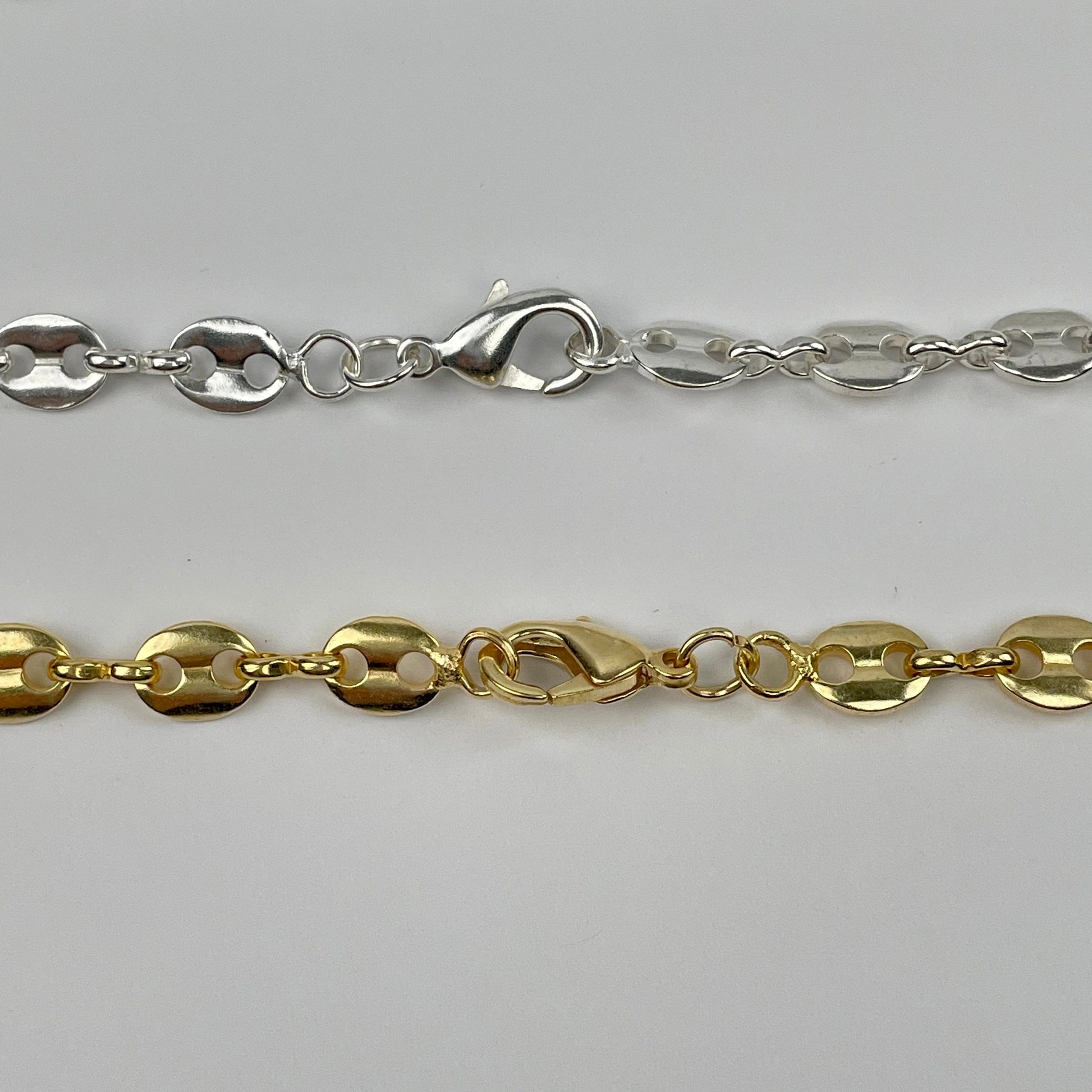 close up of the necklace clasp 