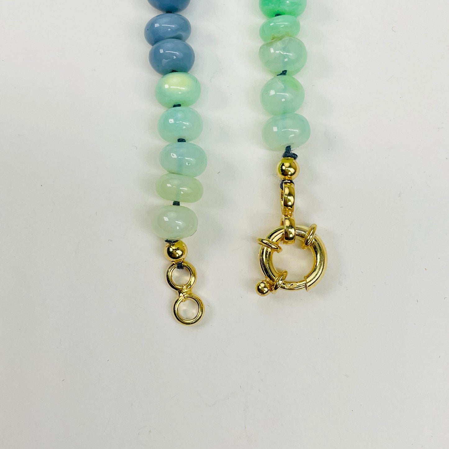 close up of the large clasp 