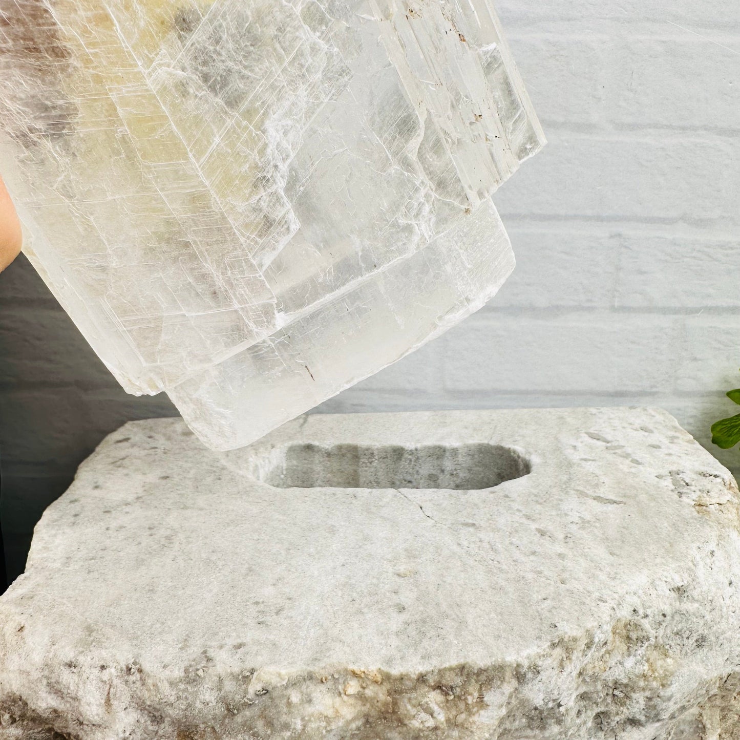 the selenite comes off the base of the lamp 
