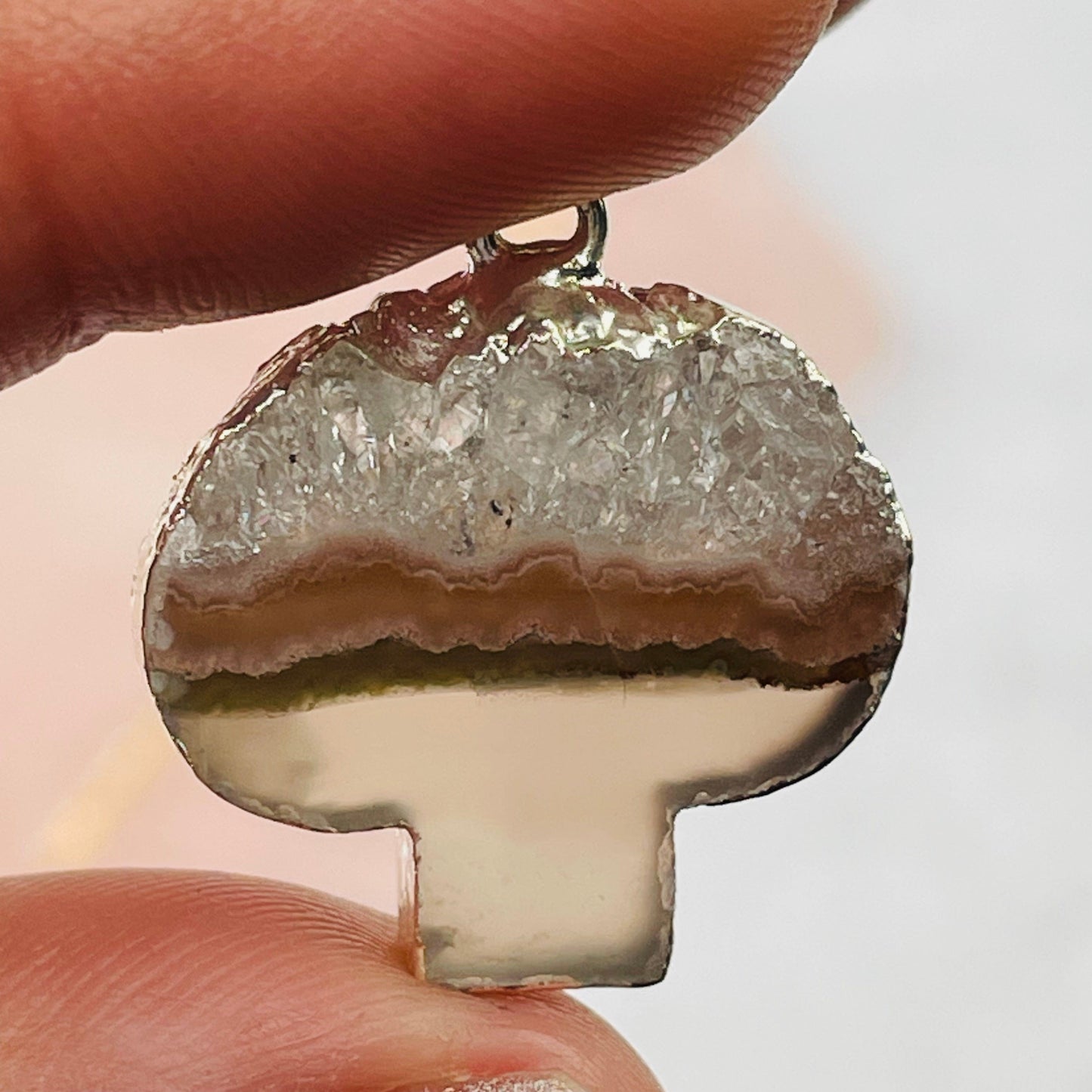 close up of the details on the amethyst mushroom slice