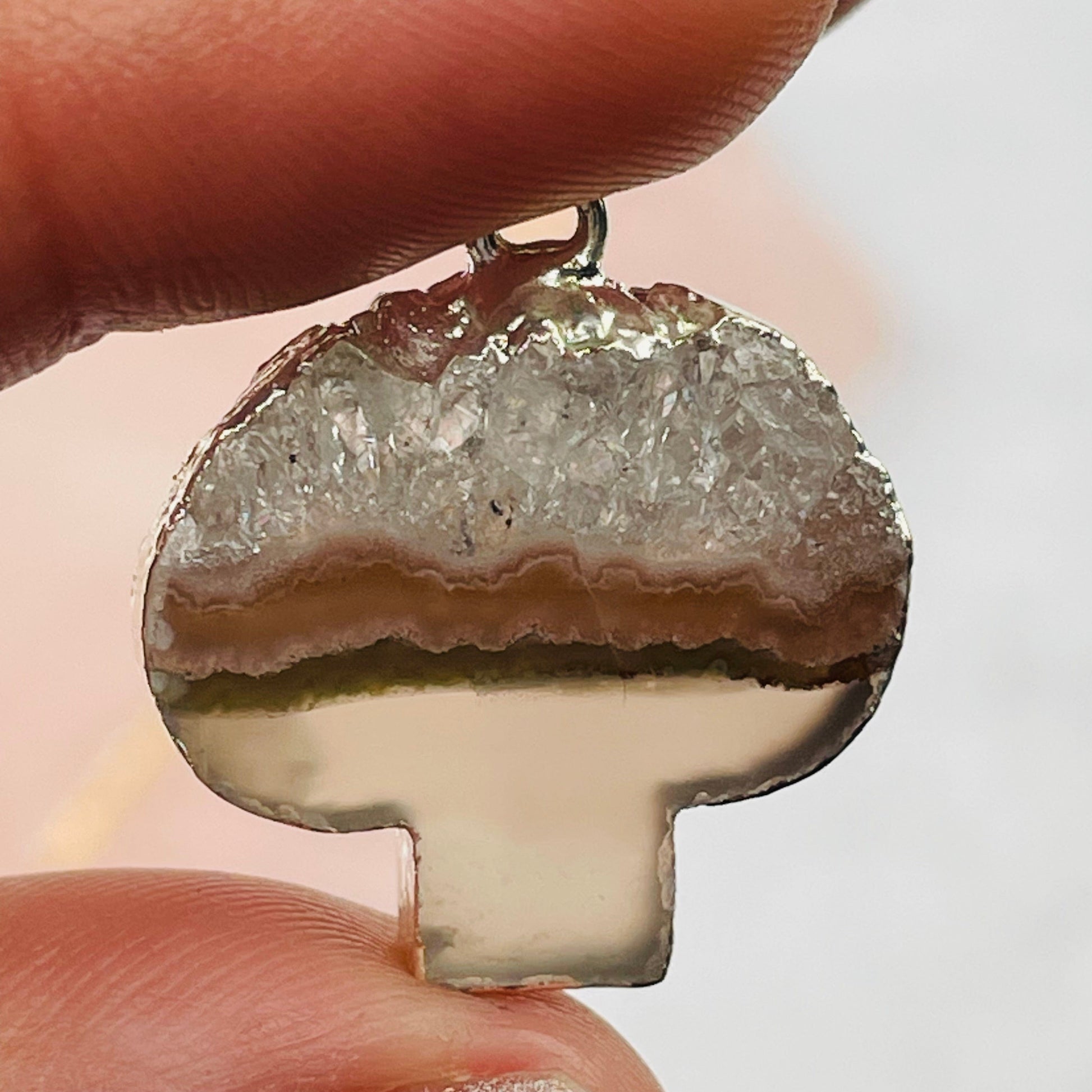 close up of the details on the amethyst mushroom slice