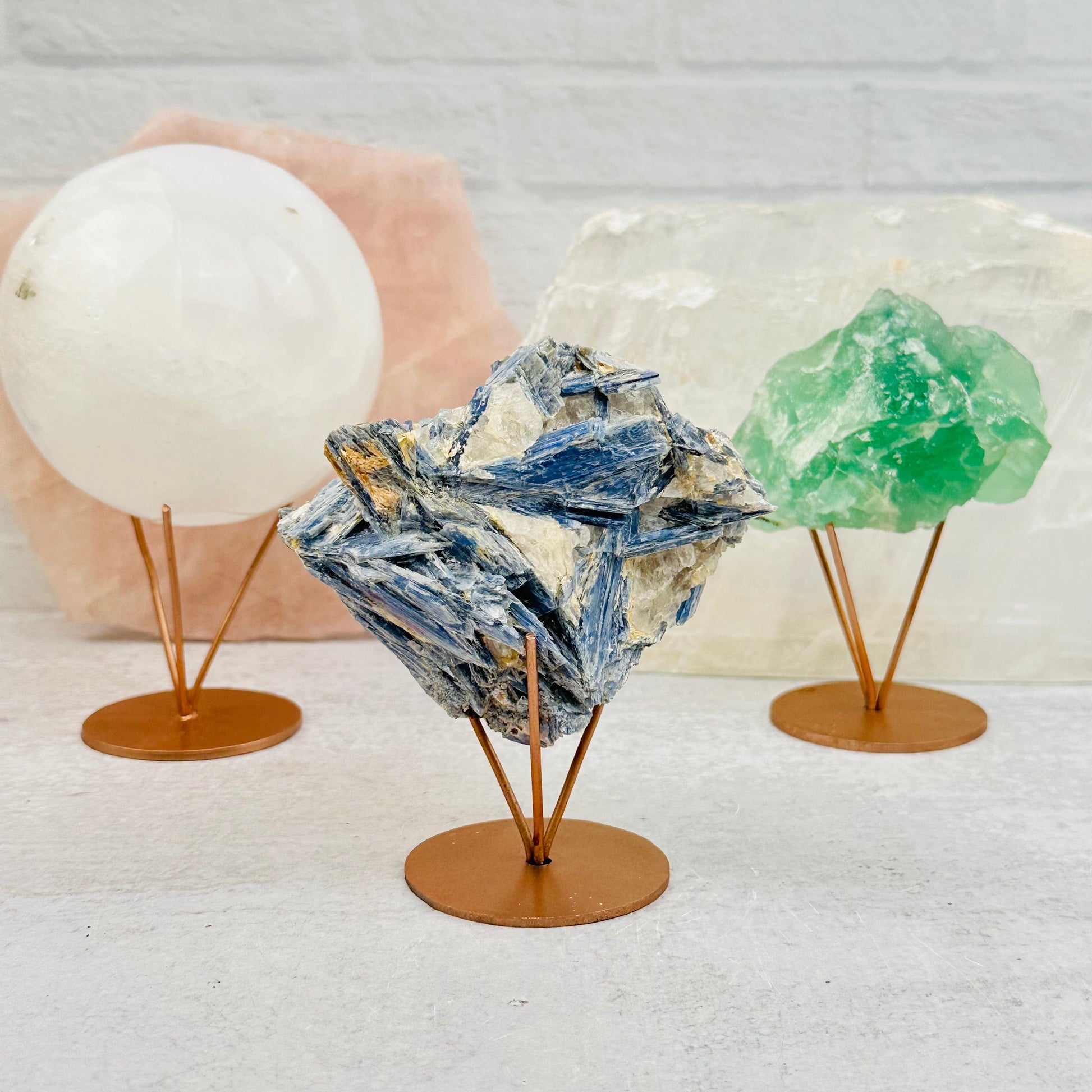 stands can be used to hold spheres, clusters and specimens 