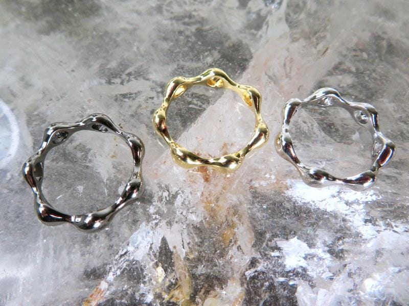 3 rings on a table