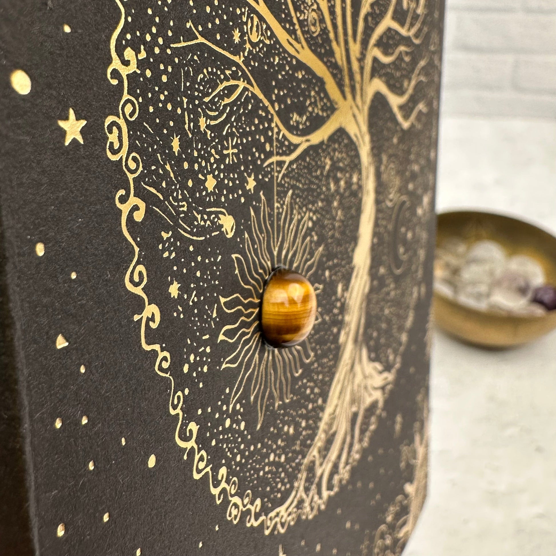 close up of the tigers eye accent gemstone