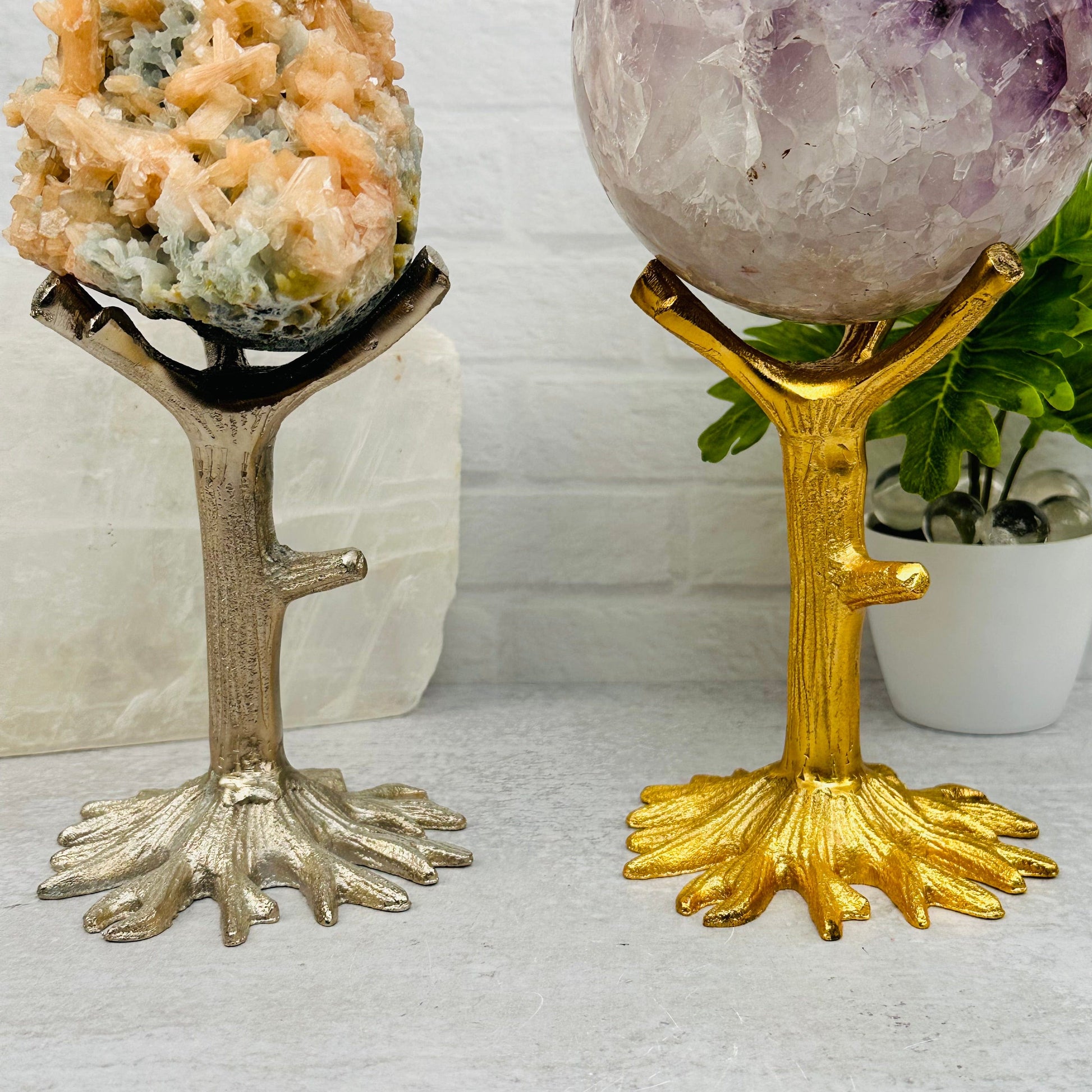 close up of the tree crystal holder 