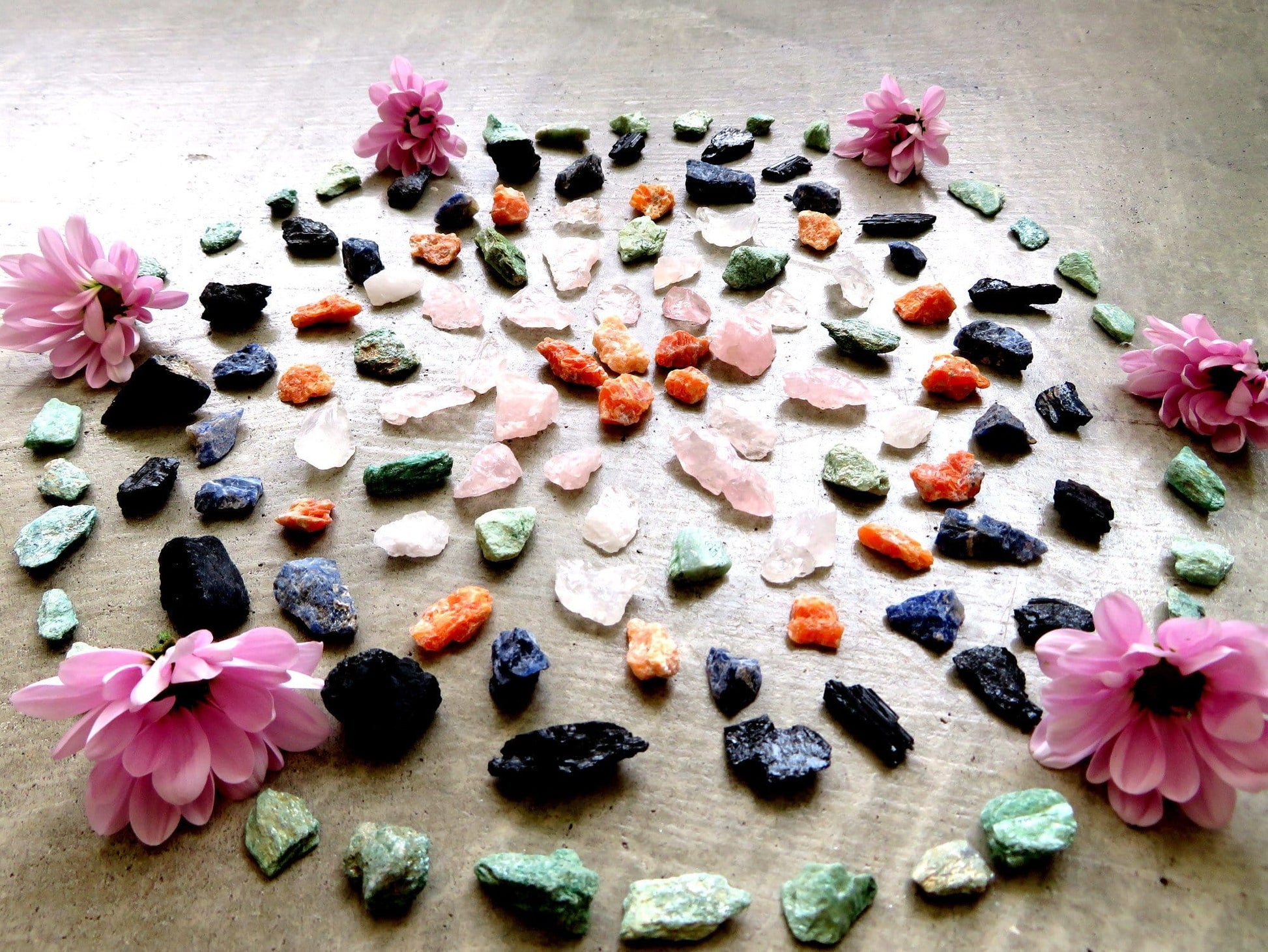 Rough Stone Mixed Set Crystal Grid with flowers
