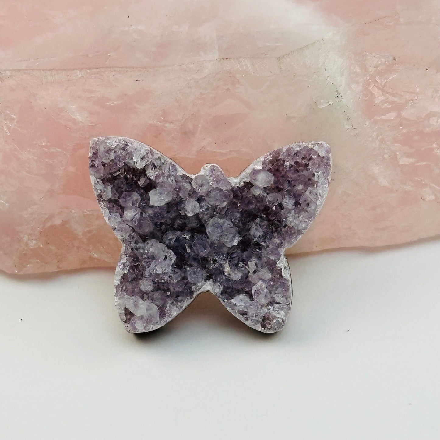 close up of the details on this amethyst cabochon 