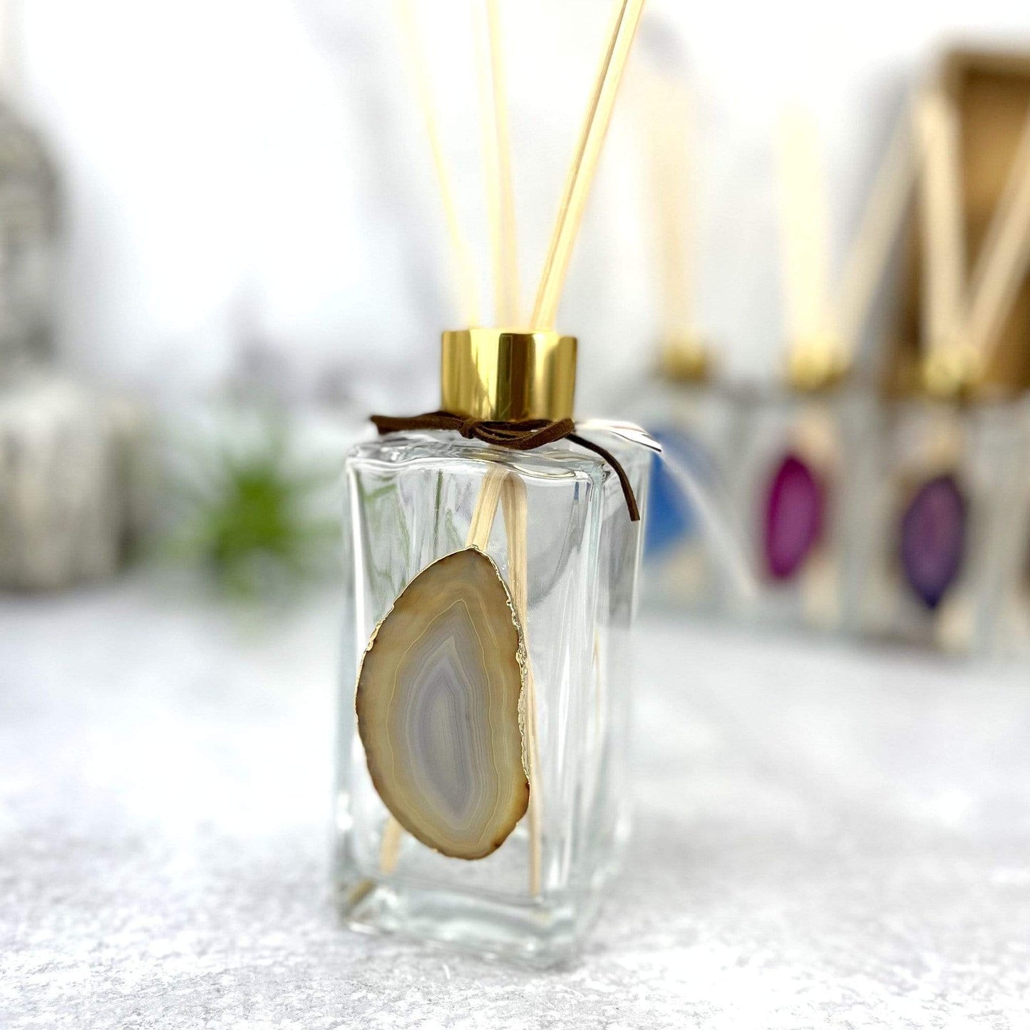 Picture of our natural agate slice diffuser, being displayed on a white back ground.