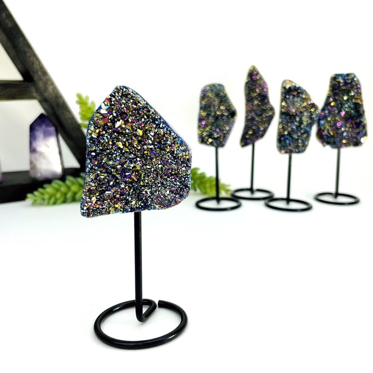 close up of the details on the druzy cluster 
