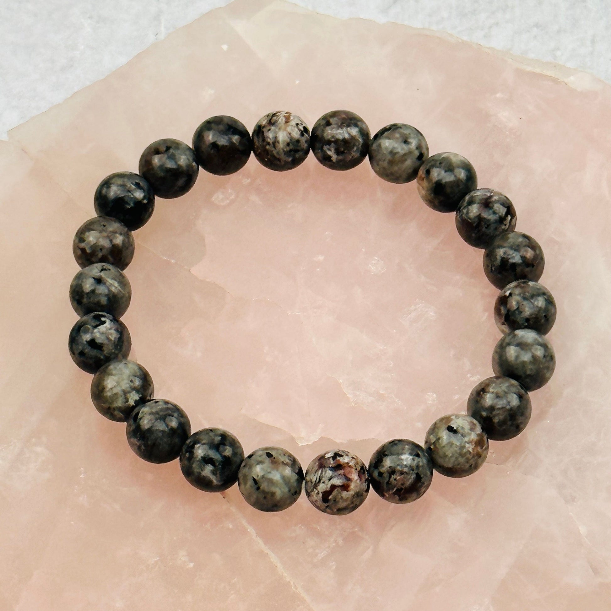 close up of the details on this bracelet 