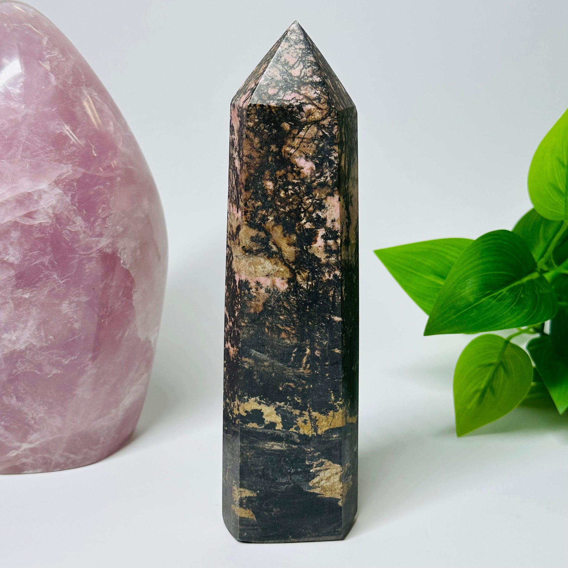 close up of the details on this crystal point 