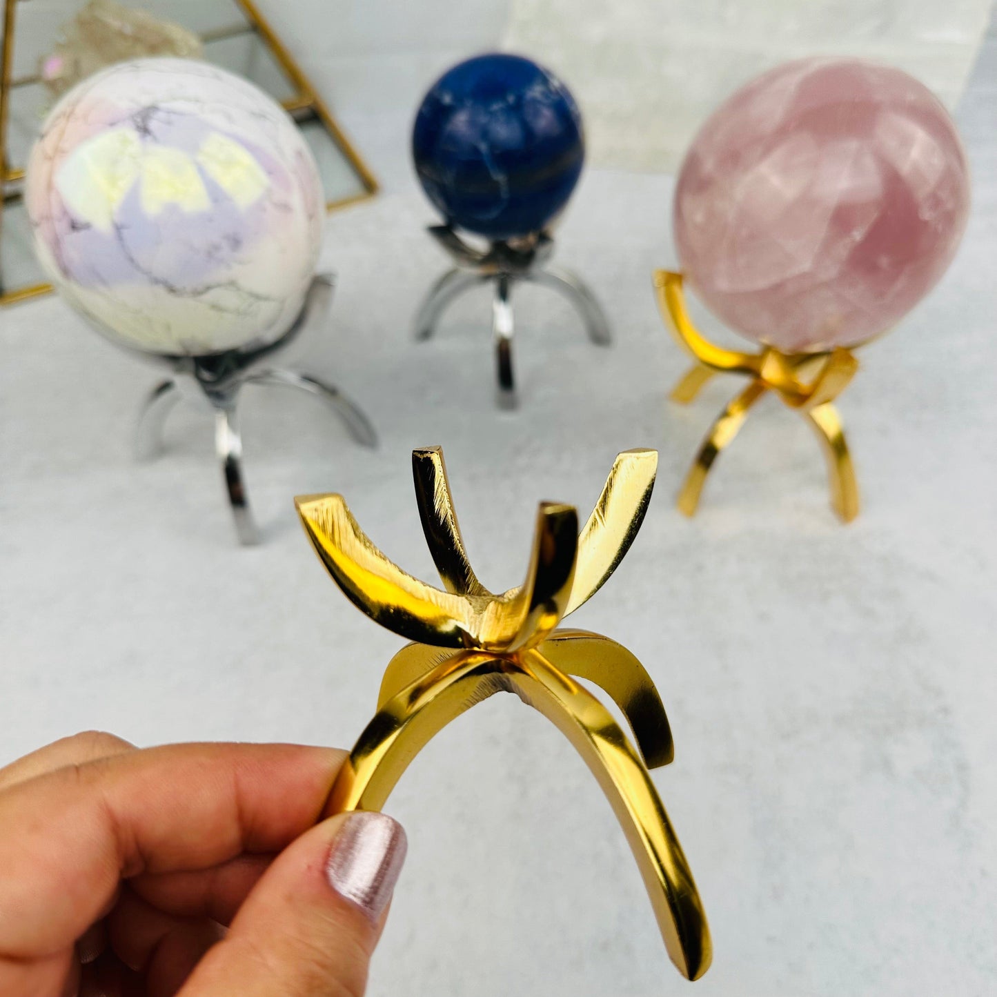 Metal Claw Stand - Sphere Holder in hand for size reference